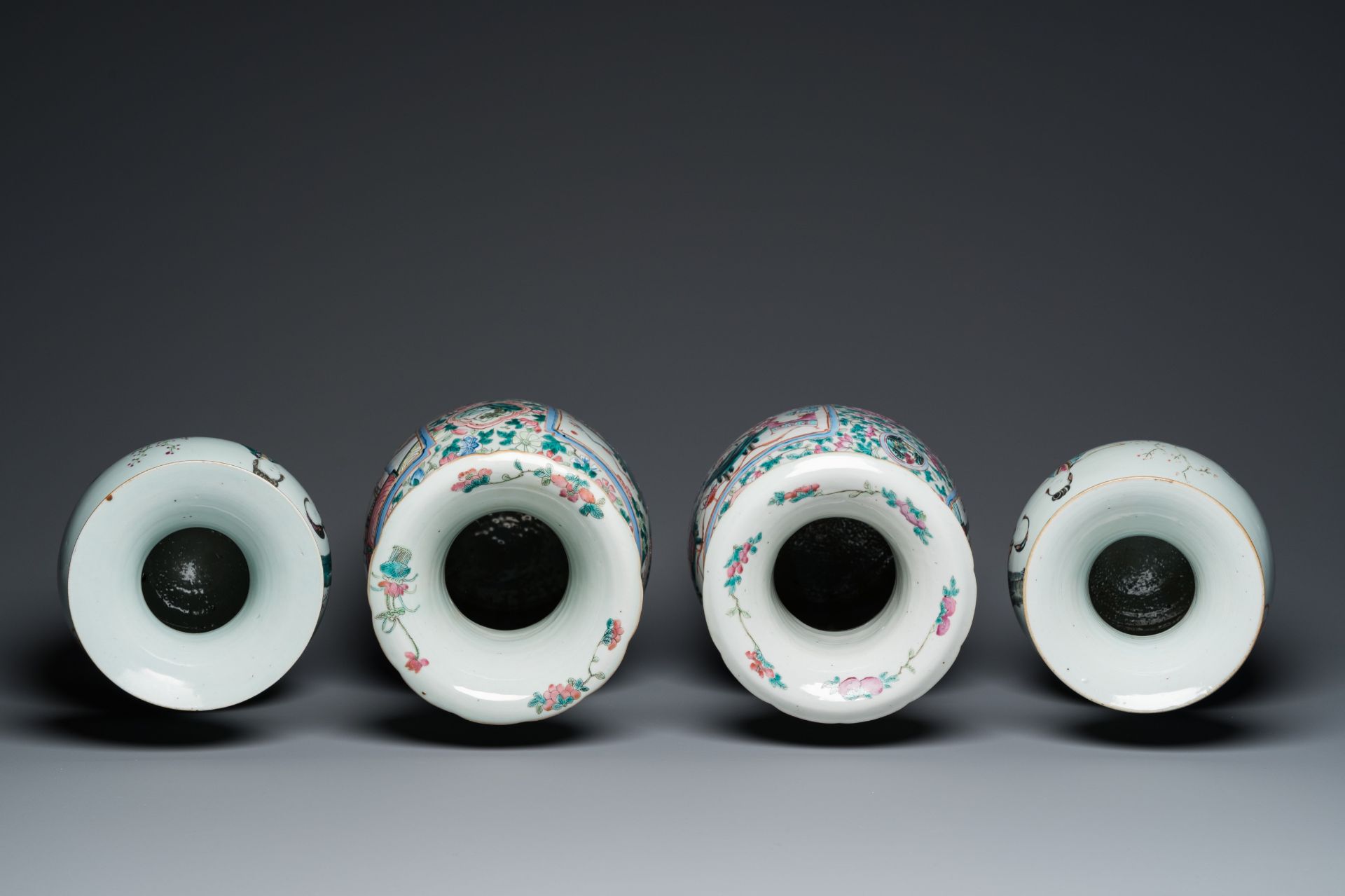 Two pairs of Chinese famille rose vases, 19th C. - Bild 7 aus 10