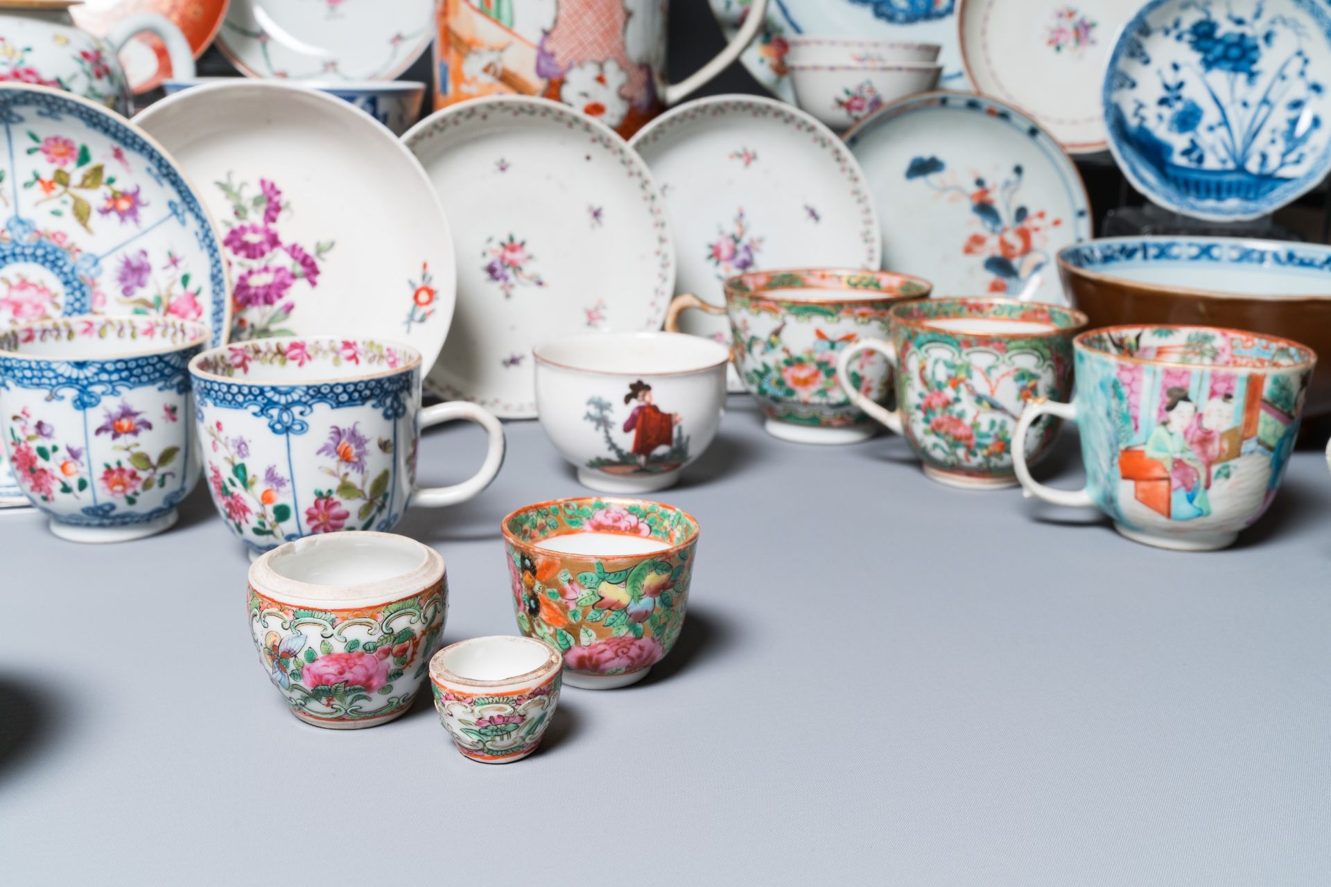 A varied collection of Chinese porcelain, Kangxi and later - Bild 5 aus 11