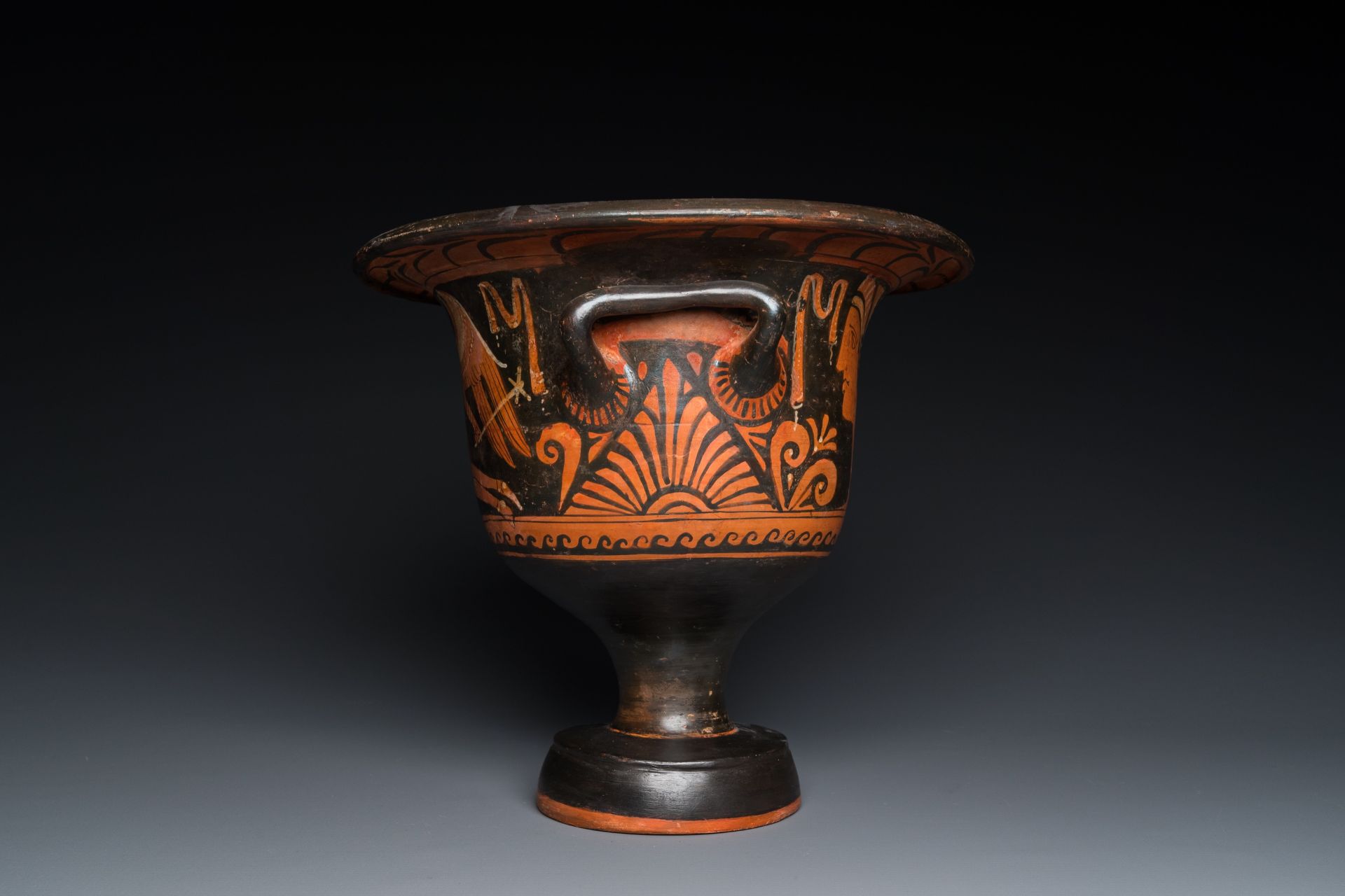A Greek Apulian red figure bell krater with a winged female and a lady's head, 4th C. b.C. - Image 4 of 6