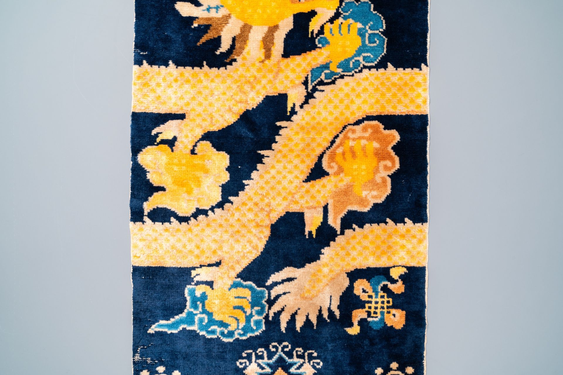 A Chinese silk 'dragons' carpet, 19th C. - Image 4 of 5