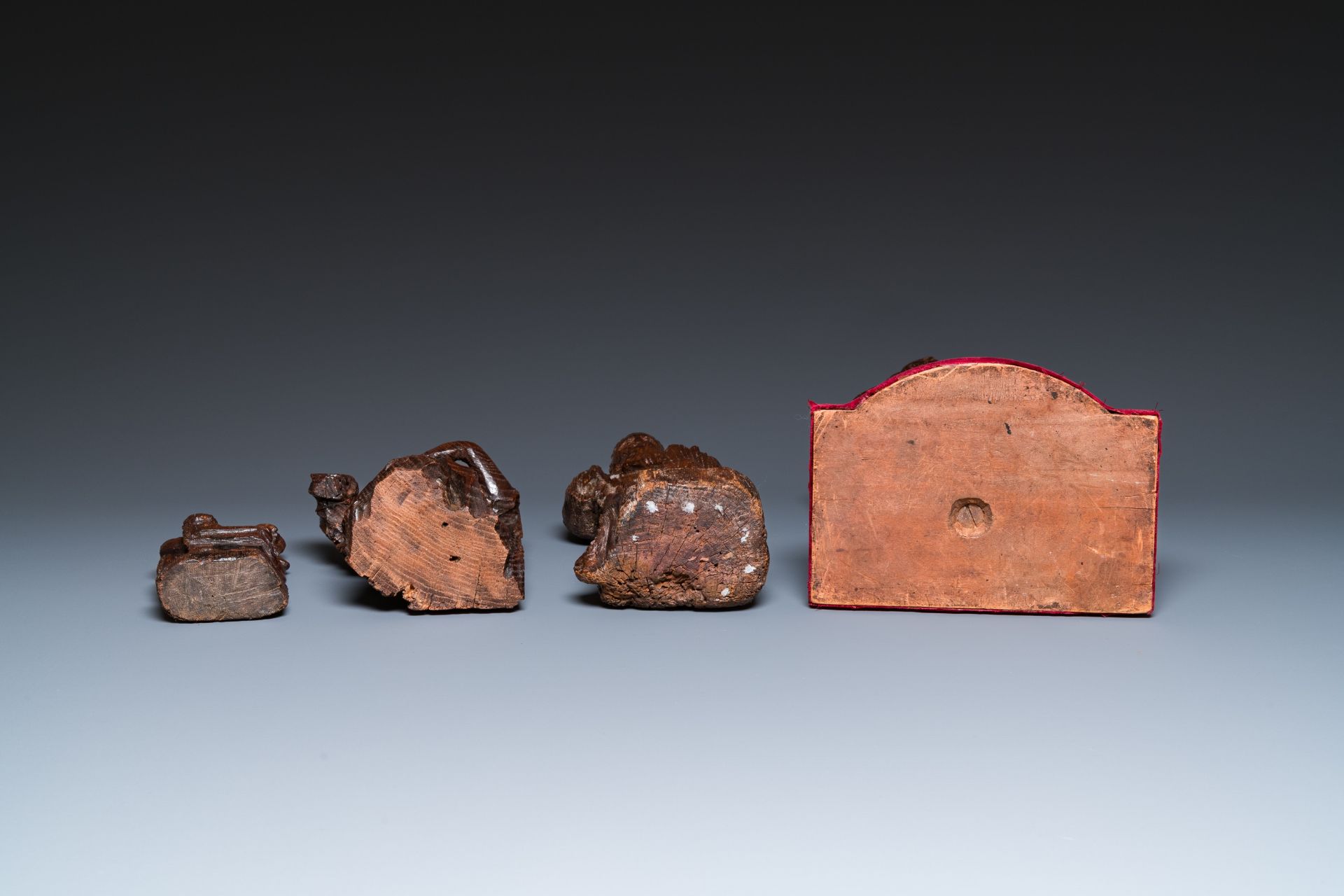 Four various religious wood sculptures, 16/17th C. - Bild 11 aus 11