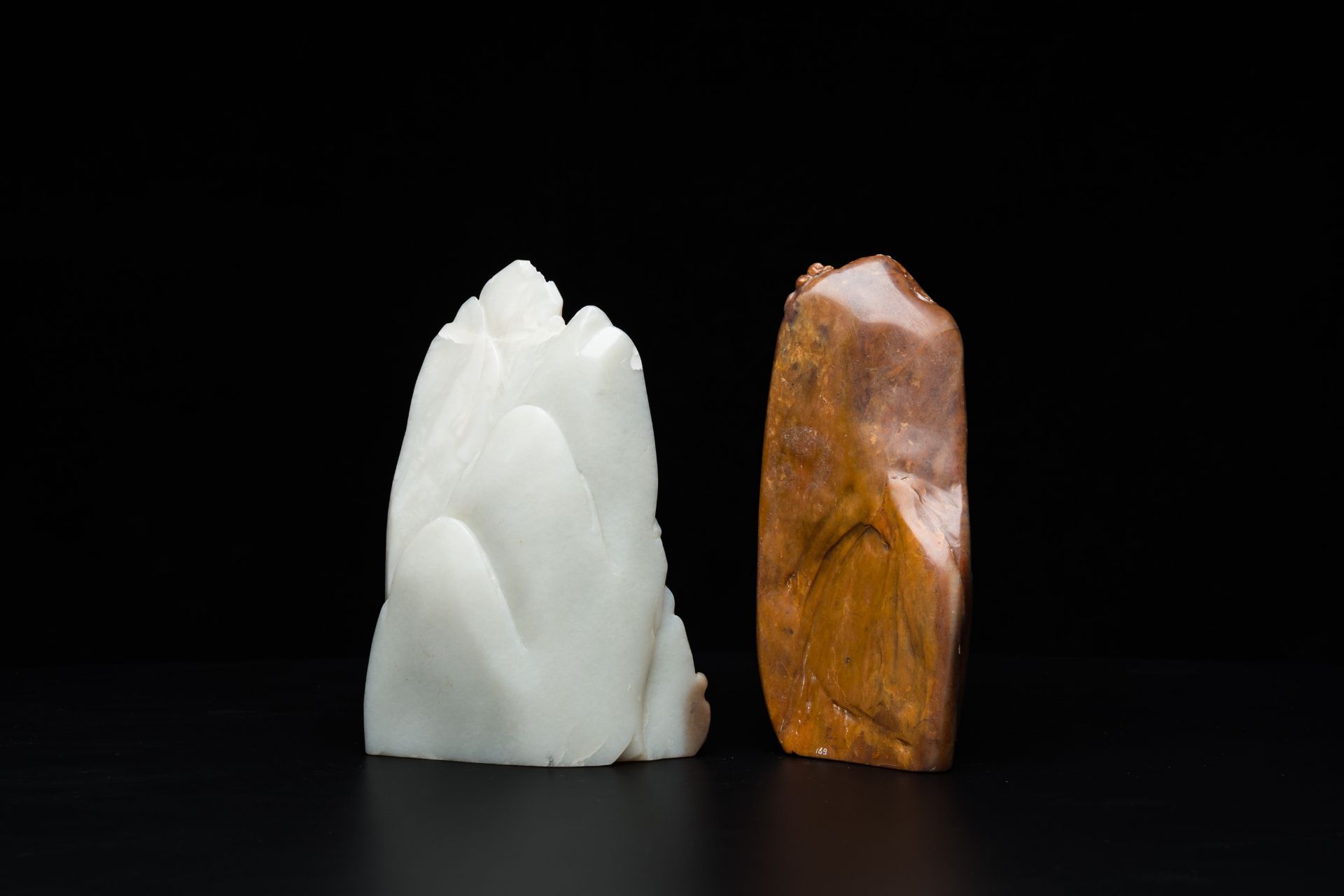 A Chinese brown jade inscribed seal stamp and a white jade 'mountainous landscape' carving, 19/20th - Image 4 of 10