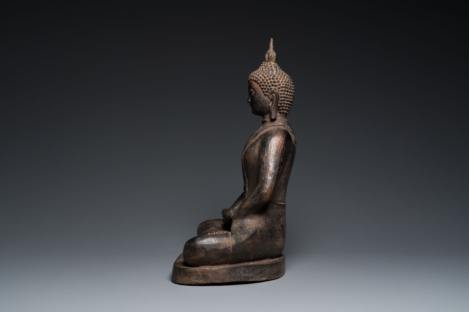A large bronze Mandalay-style Buddha, probably Burma, 19th C. - Image 3 of 7