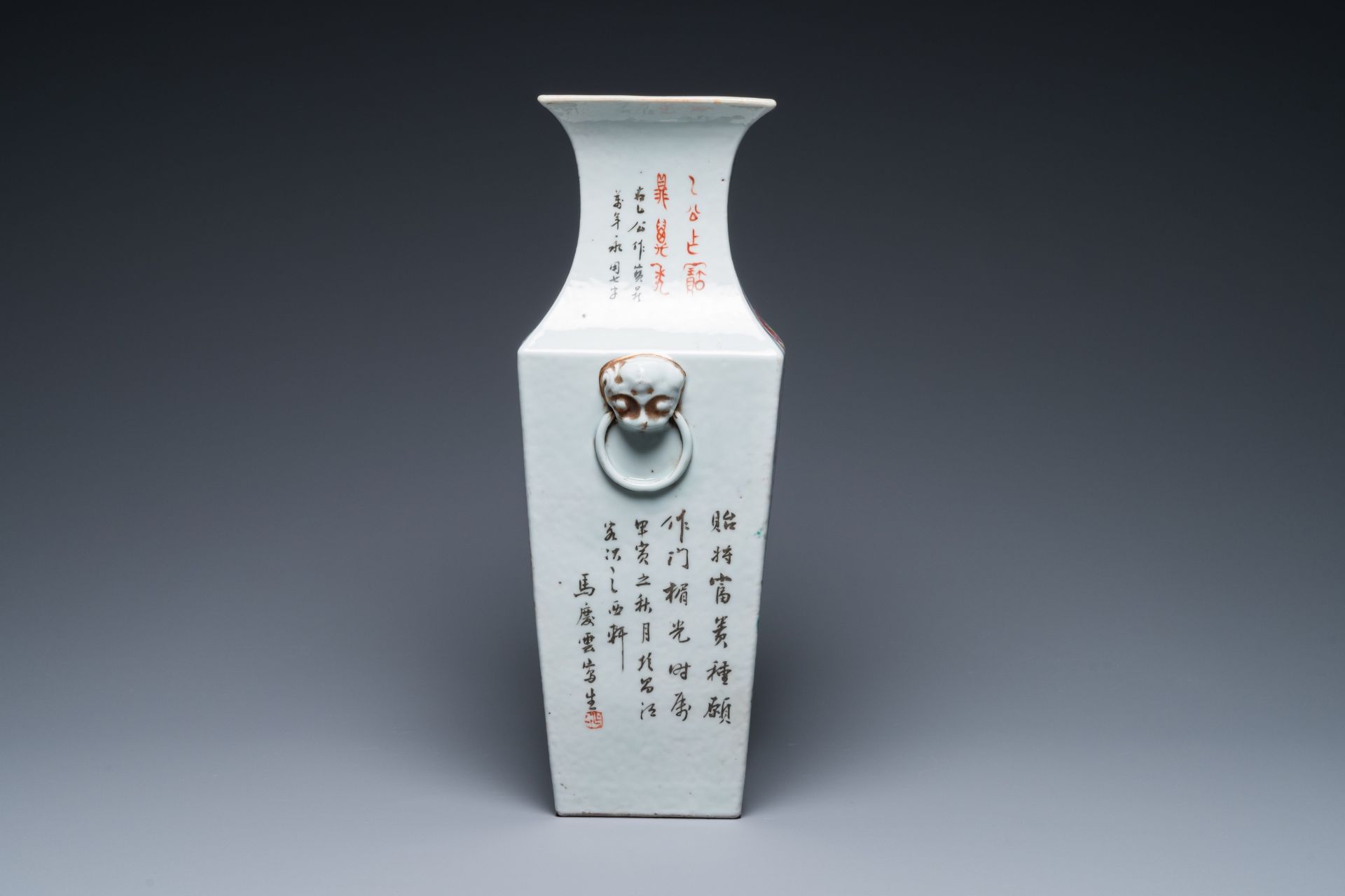 A Chinese square qianjiang cai vase, signed Ma Qingyun é¦¬æ…¶é›², dated 1914 - Bild 5 aus 6