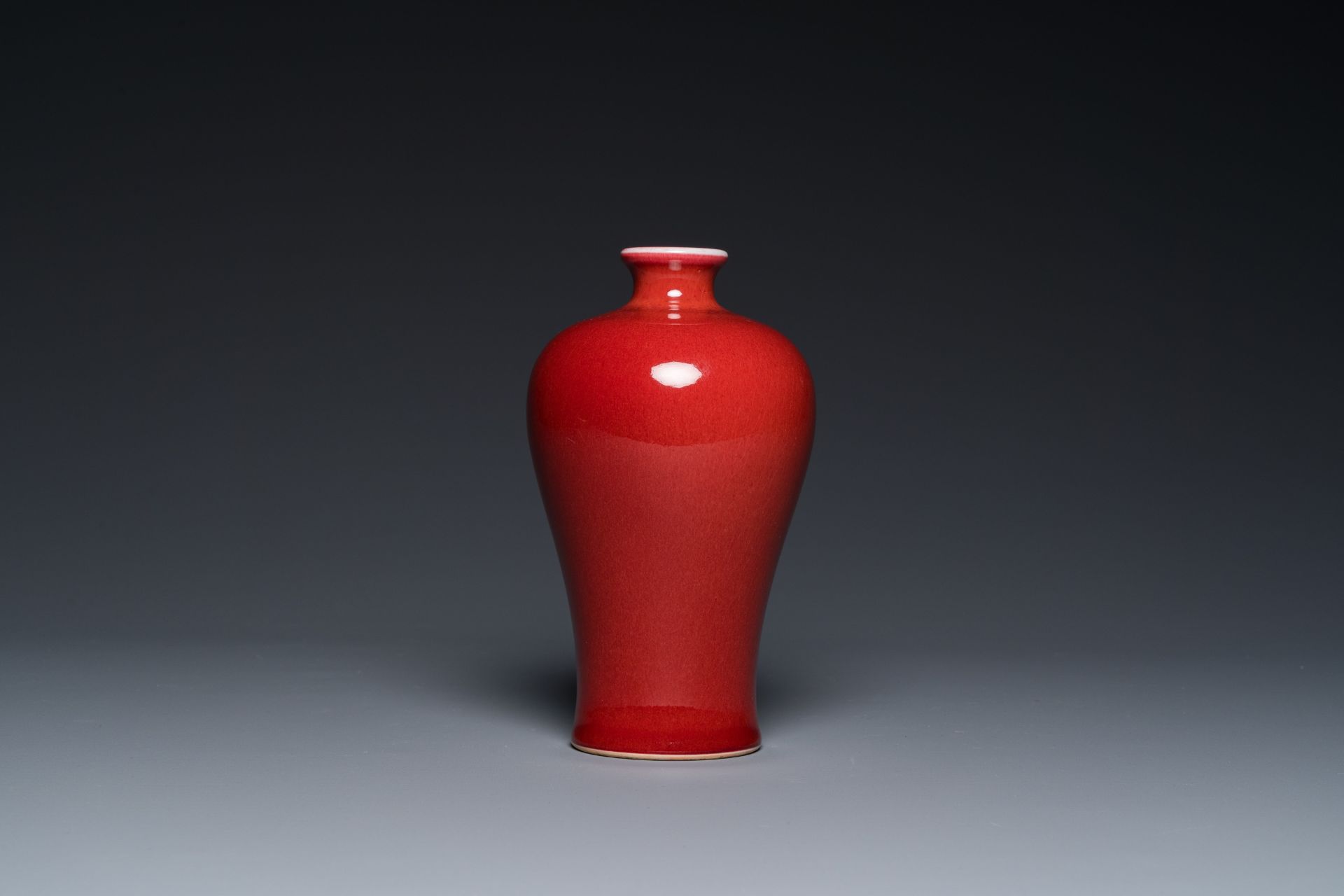 A Chinese monochrome copper-red-glazed 'meiping' vase on wooden stand, Republic - Image 3 of 7