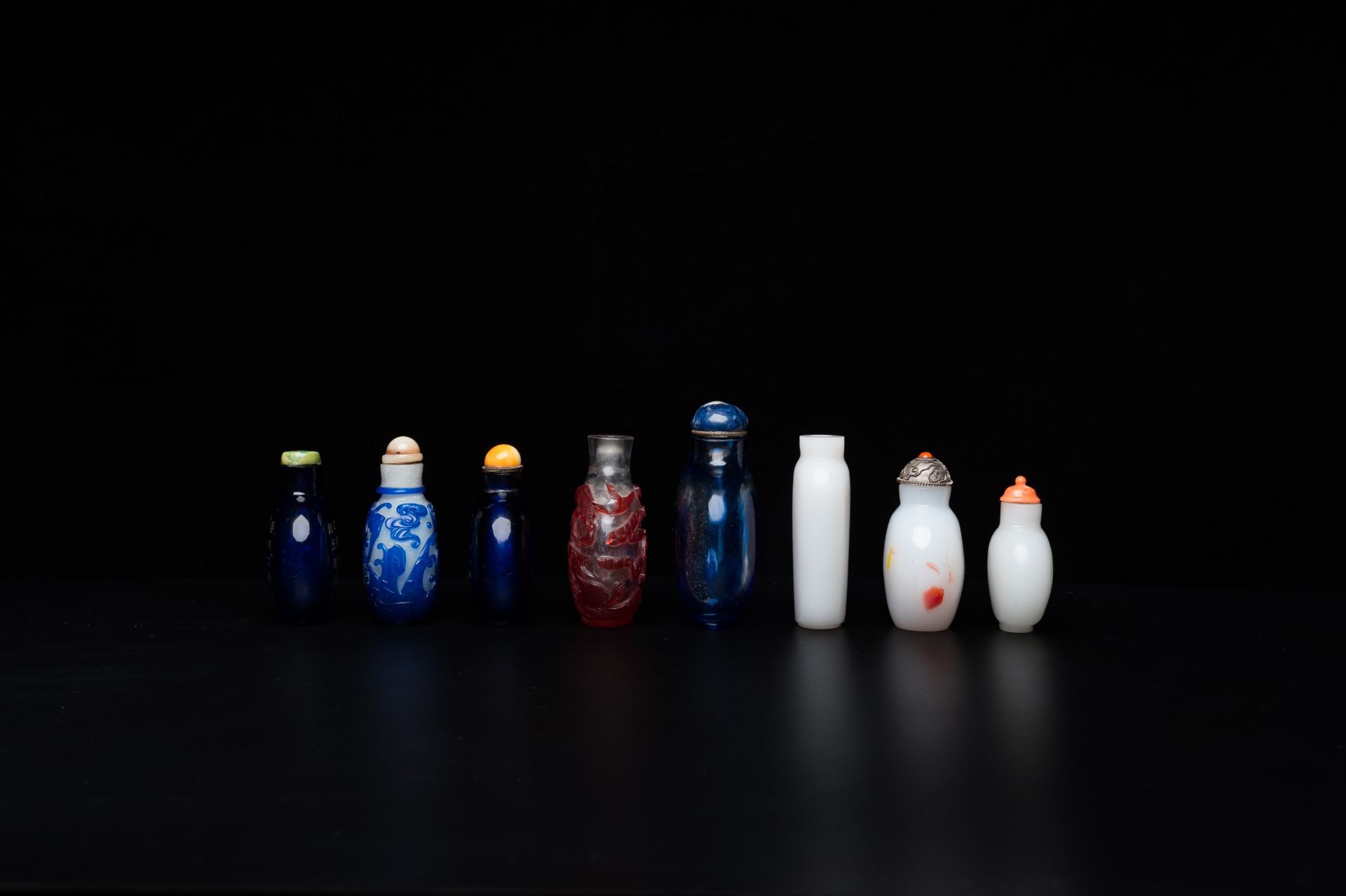Eight Chinese glass snuff bottles, 19/20th C. - Image 5 of 9