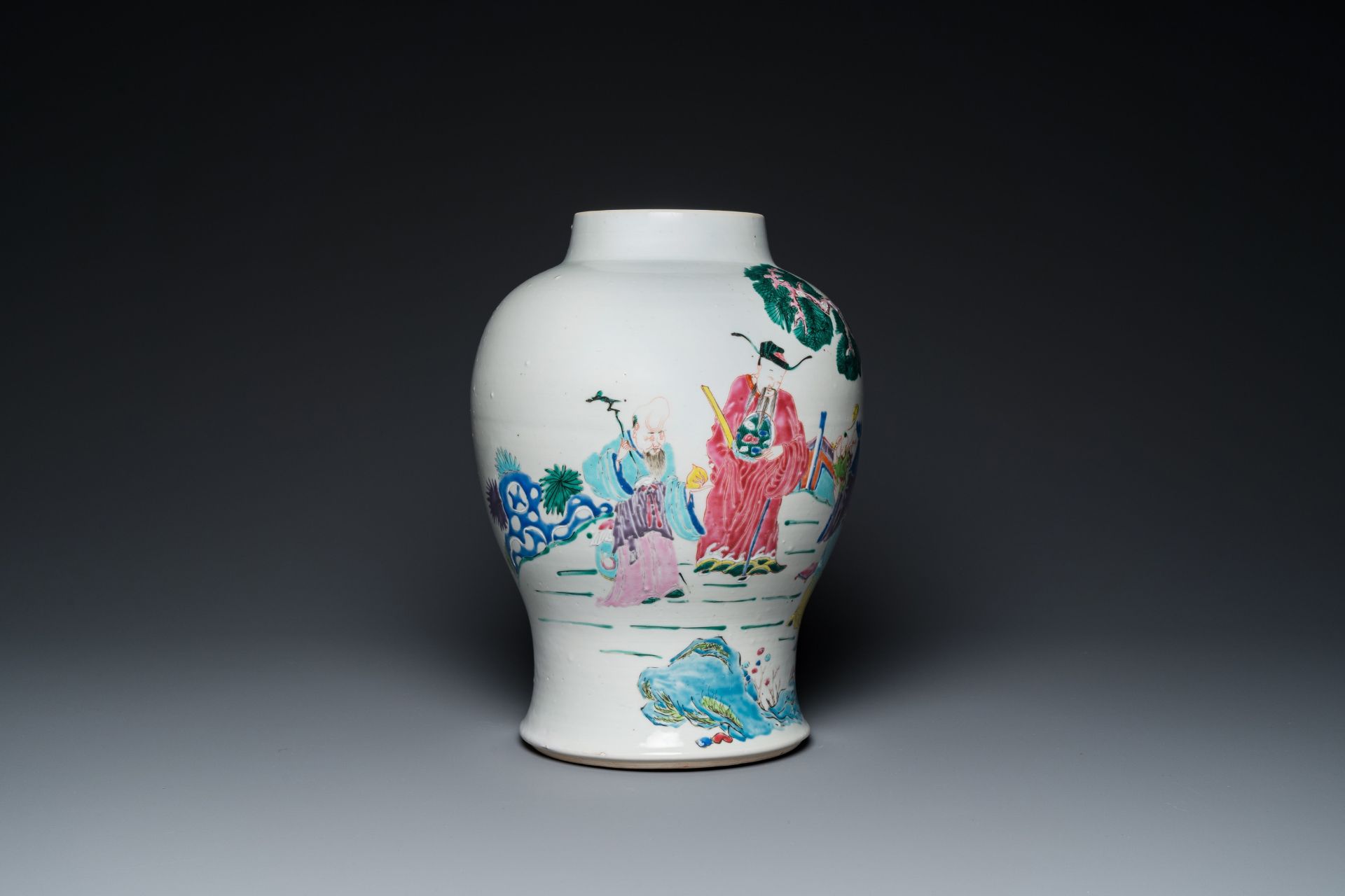 A Chinese famille rose 'Sanxing' vase, Yongzheng - Bild 4 aus 6