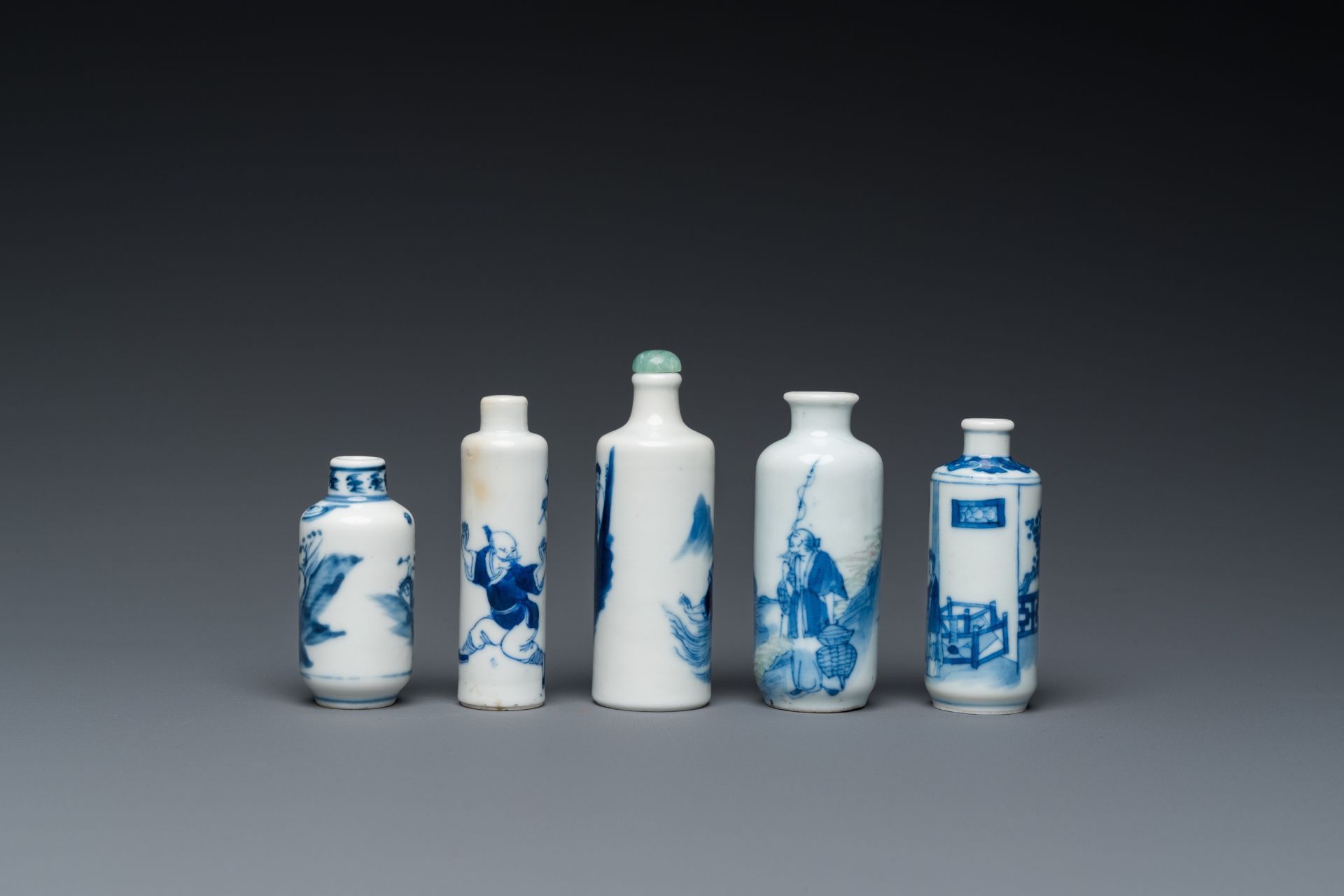 Five Chinese blue and white snuff bottles, 19th C. - Image 4 of 7