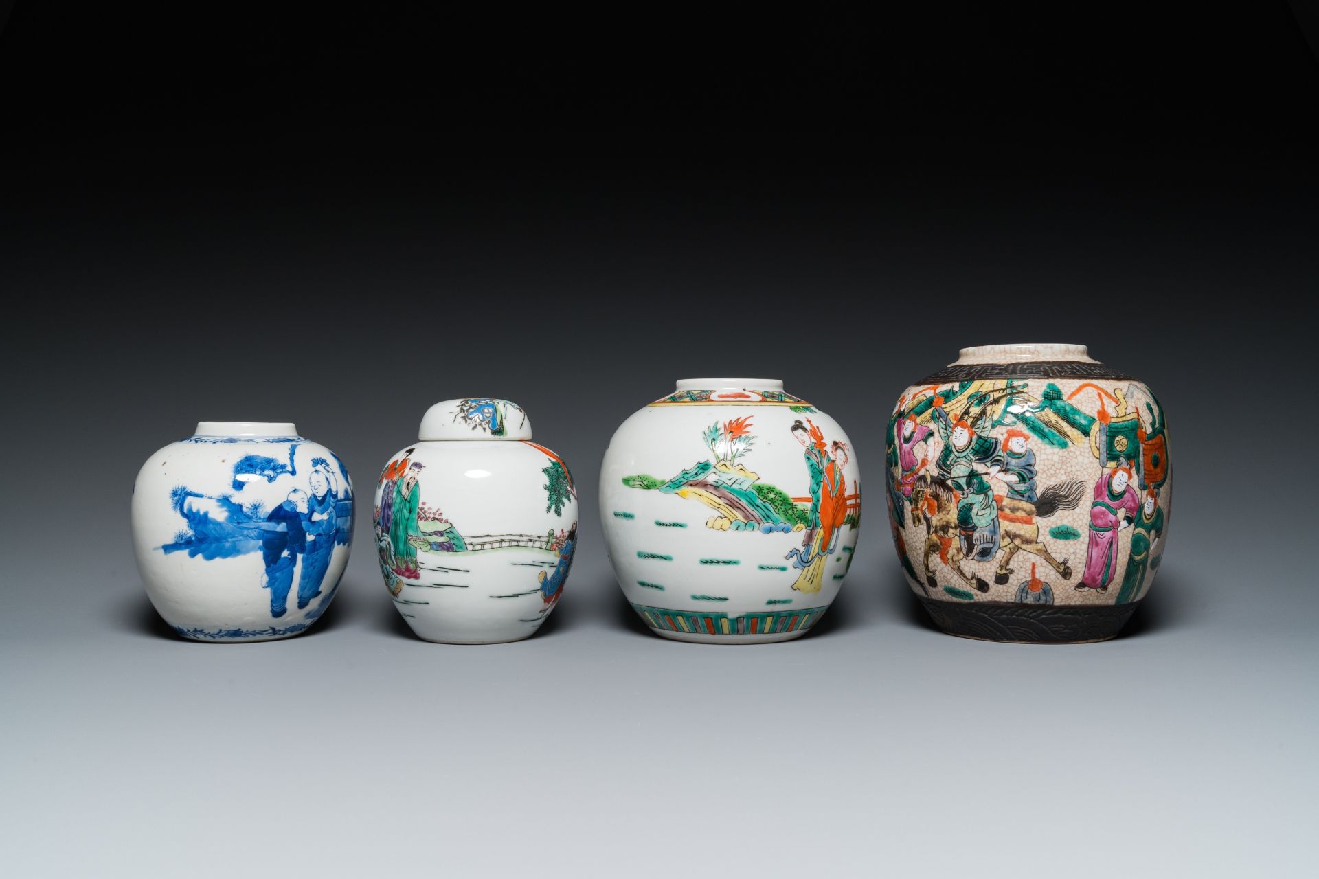 Seven Chinese blue and white, famille rose and verte jars, 19/20th C. - Bild 3 aus 13