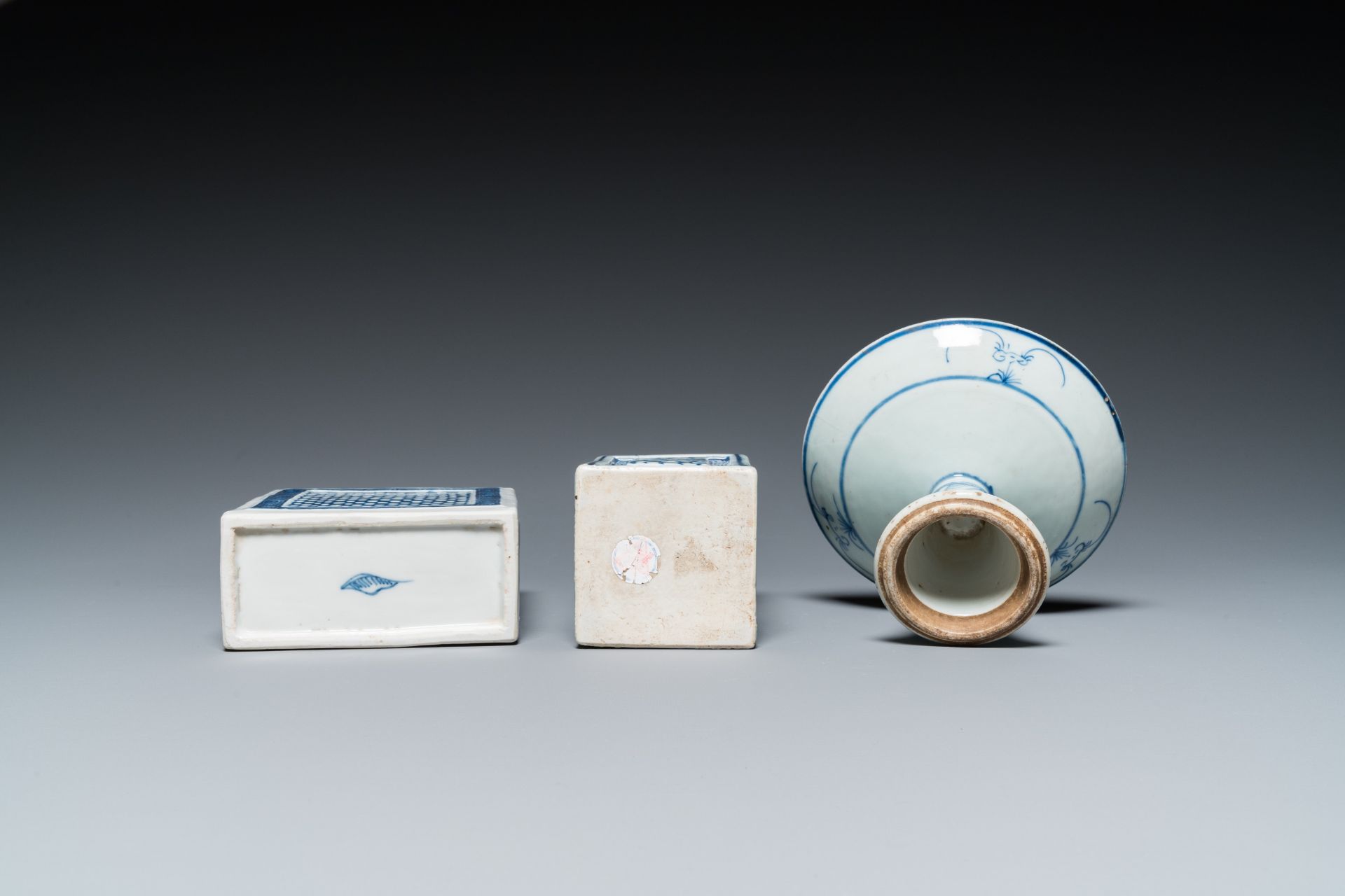 13 pieces of blue and white Chinese porcelain, 18/20th C. - Image 11 of 17