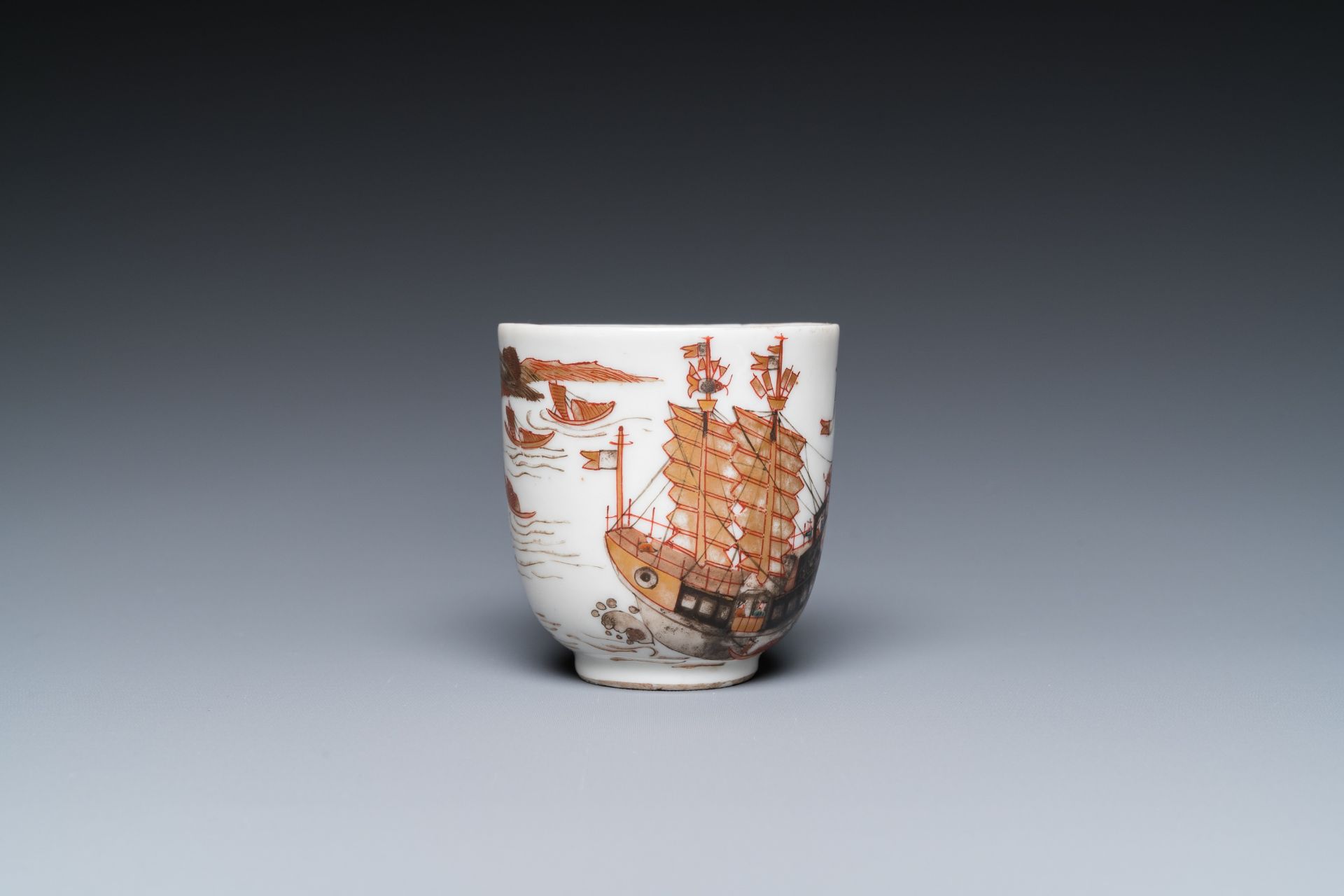 A rare Chinese gilt, grisaille and iron-red cup and saucer with a merchant vessel, Yongzheng/Qianlon - Image 5 of 9