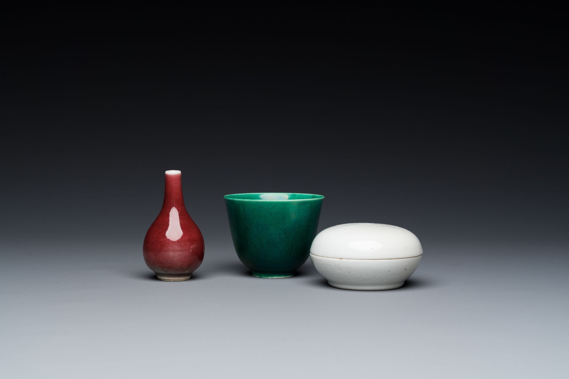 A Chinese monochrome copper-red vase, a green anhua 'dragon' cup and a white-glazed box and cover, 1 - Image 2 of 8