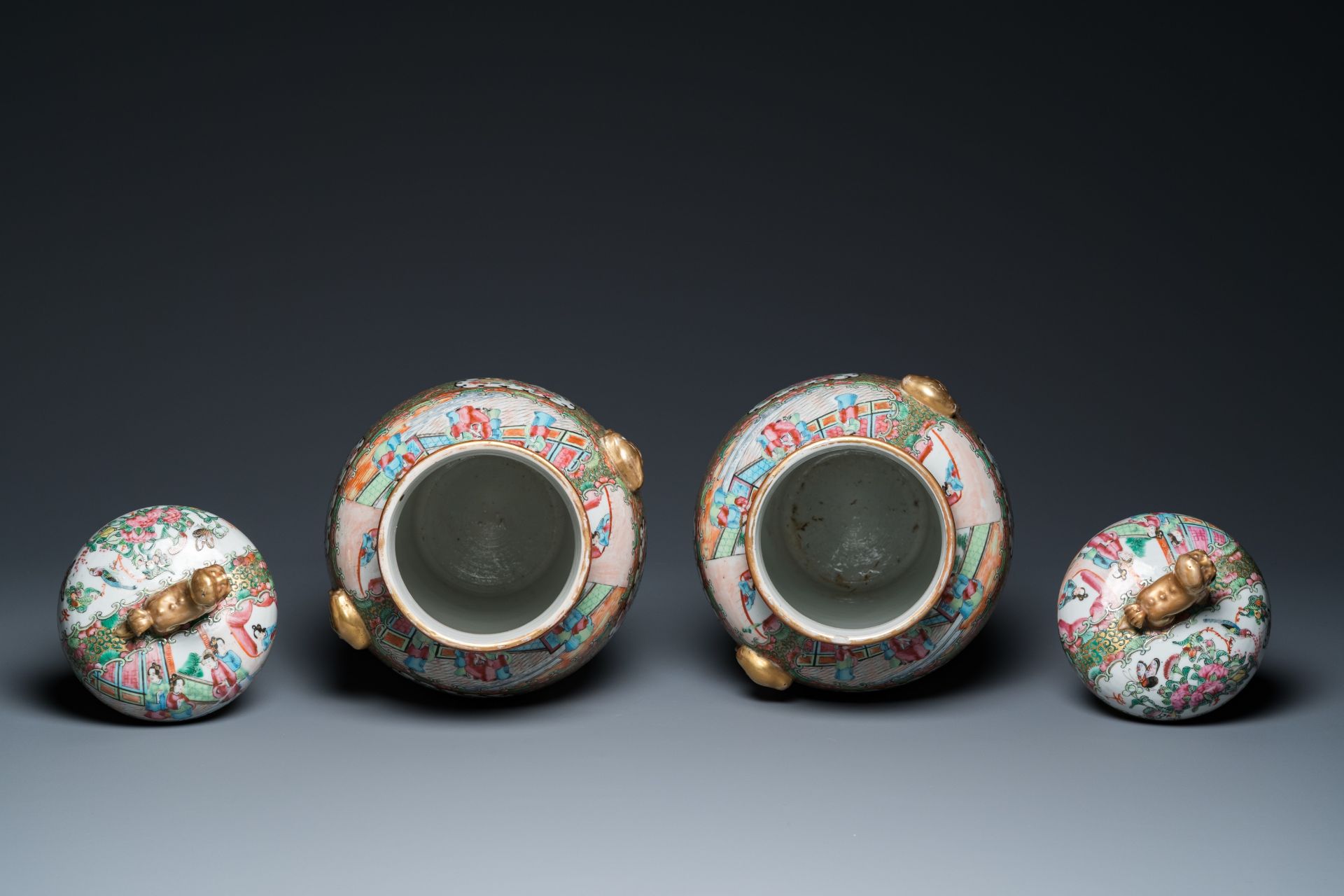 A pair of Chinese Canton famille rose vases and covers, 19th C. - Image 5 of 6