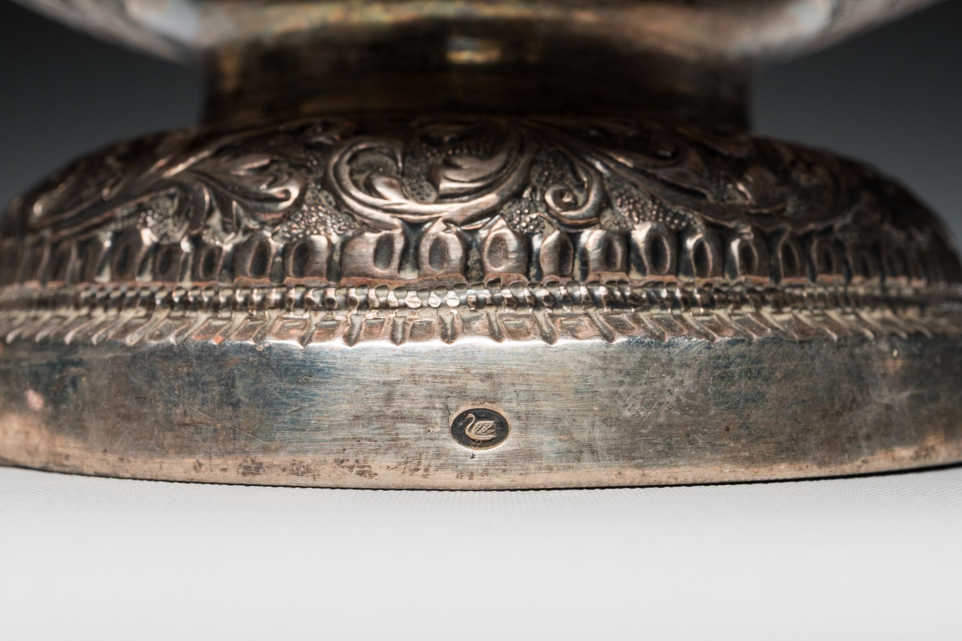 Five Tibetan ritual objects in copper, silver, jade and wood, 19/20th C. - Bild 9 aus 16