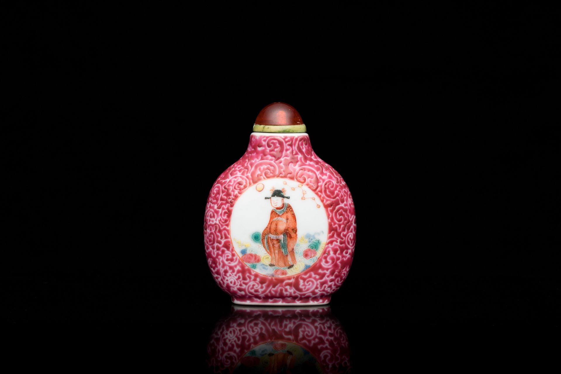 A Chinese famille rose sgraffito-ground snuff bottle, Qianlong mark, 19th C. - Image 3 of 6
