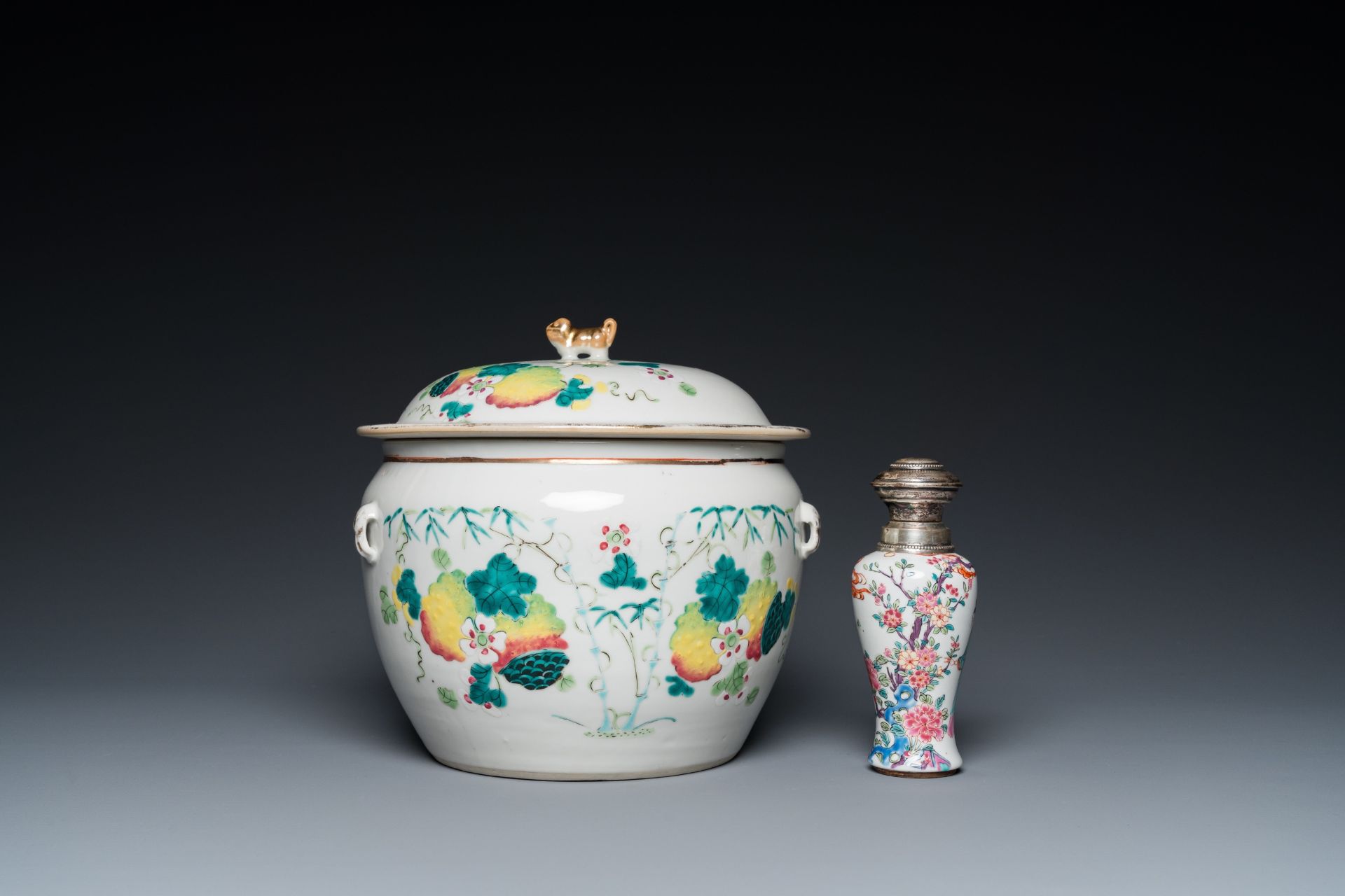 A Chinese silver-mounted famille rose vase and a covered bowl, 19th C. - Image 4 of 7