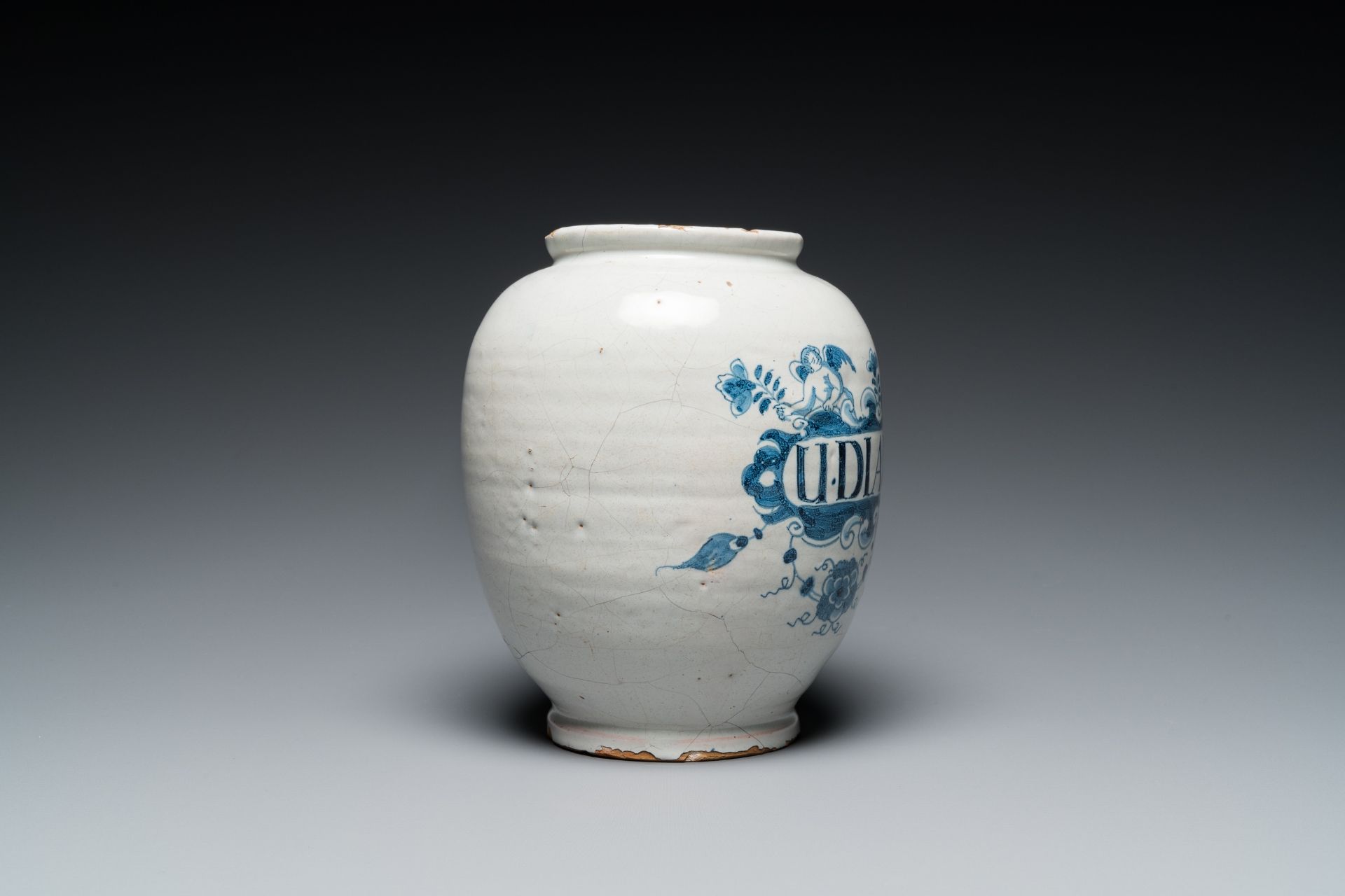 A blue and white English Delftware drug jar, probably London, 18th C. - Image 3 of 7