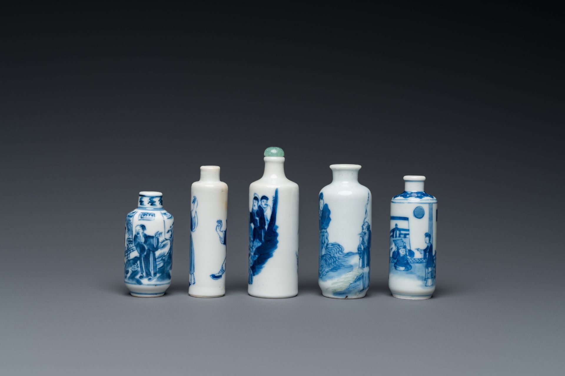 Five Chinese blue and white snuff bottles, 19th C. - Image 3 of 7