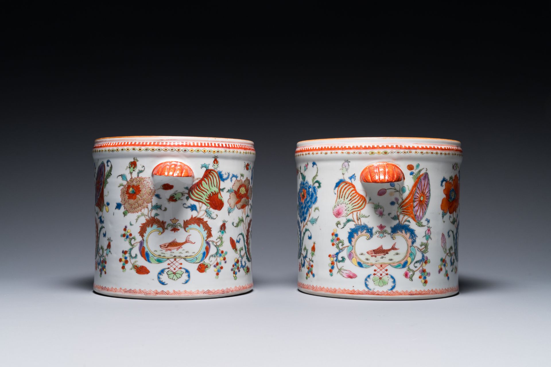 A pair of Chinese famille rose 'Pompadour' wine coolers, Qianlong - Bild 3 aus 7