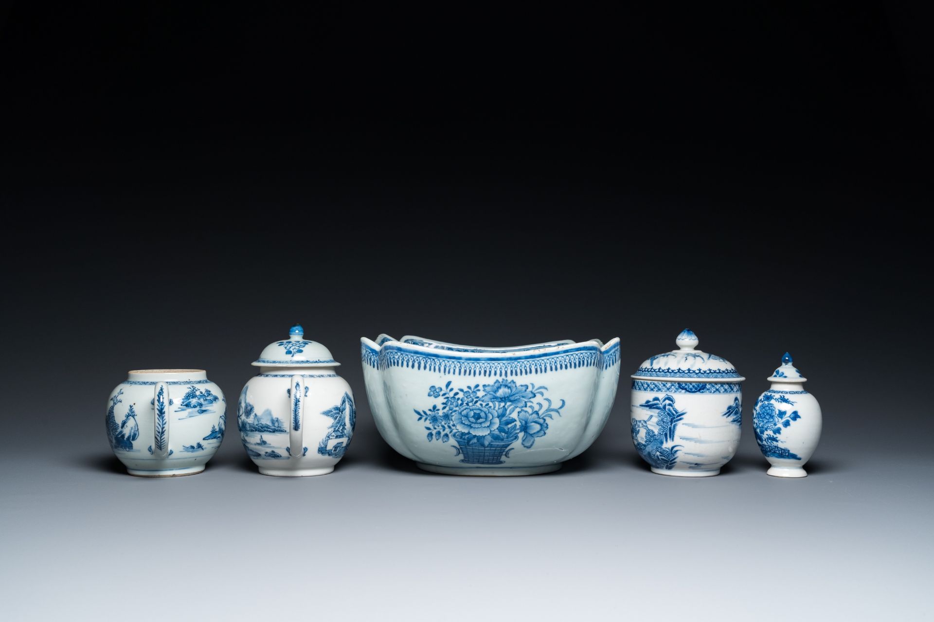 Six Chinese blue and white porcelain wares, Qianlong - Bild 7 aus 11