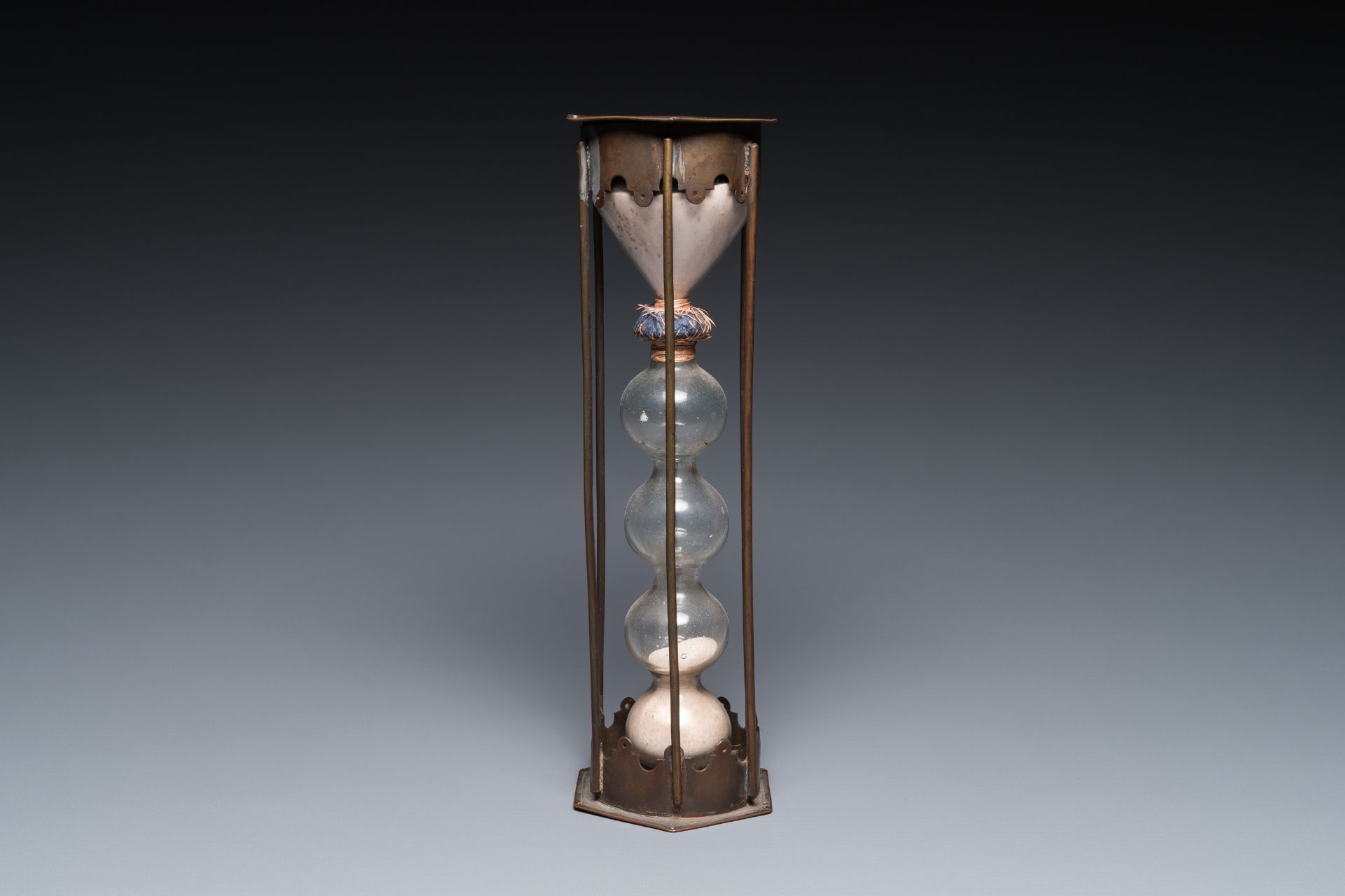 A copper-mounted glass hourglass, probably France, 1st half 18th C. - Image 3 of 7