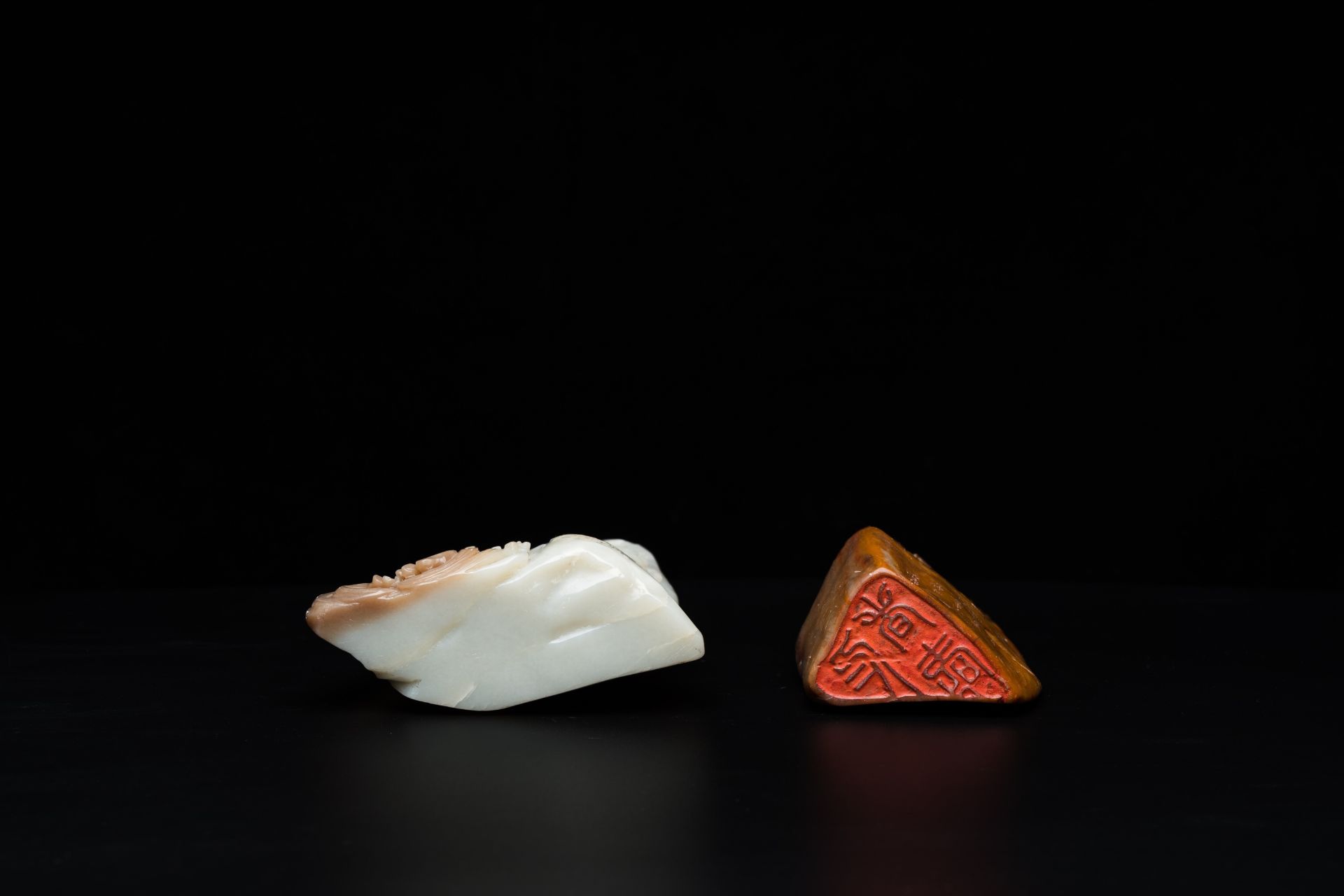 A Chinese brown jade inscribed seal stamp and a white jade 'mountainous landscape' carving, 19/20th - Image 8 of 10