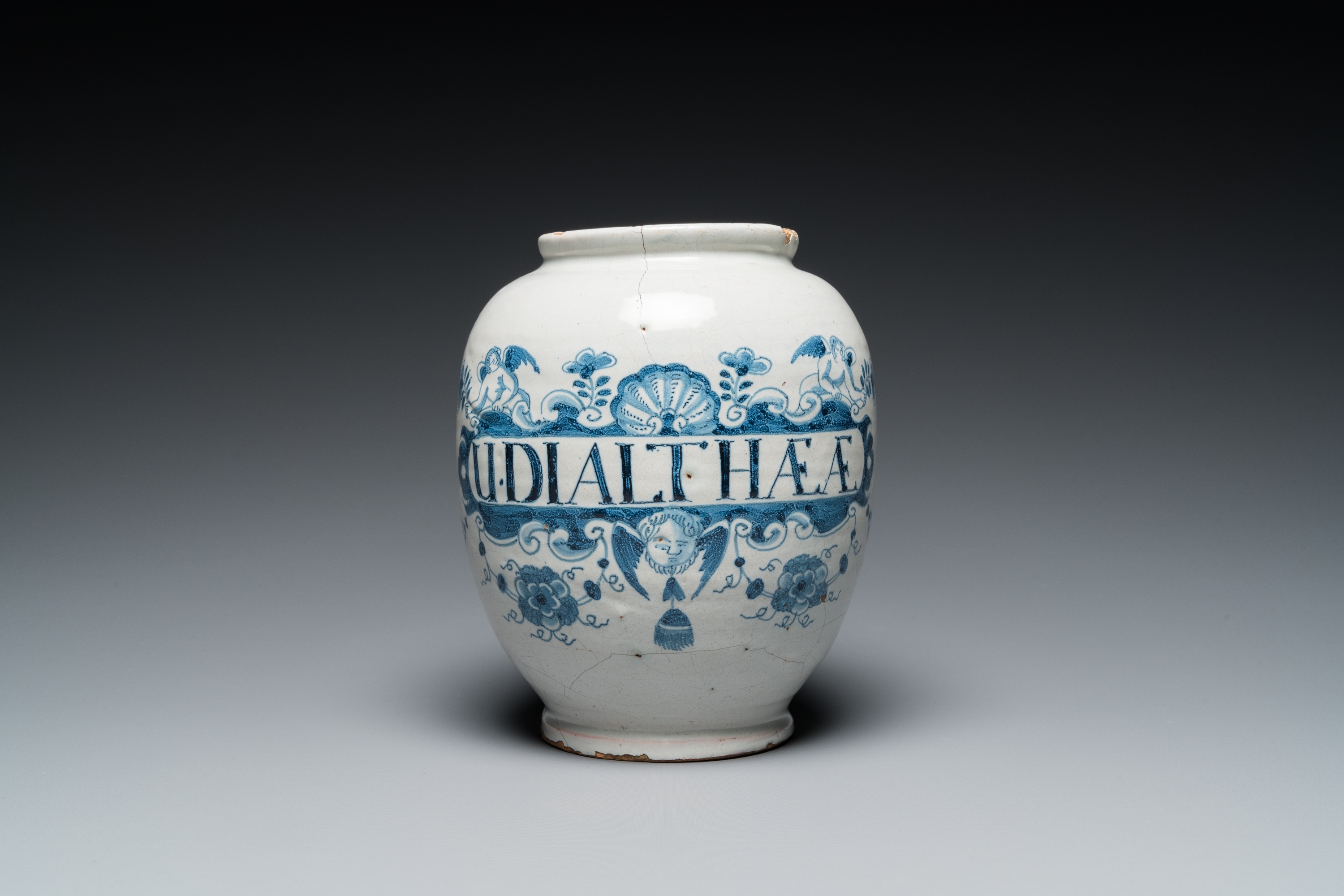 A blue and white English Delftware drug jar, probably London, 18th C. - Image 2 of 7