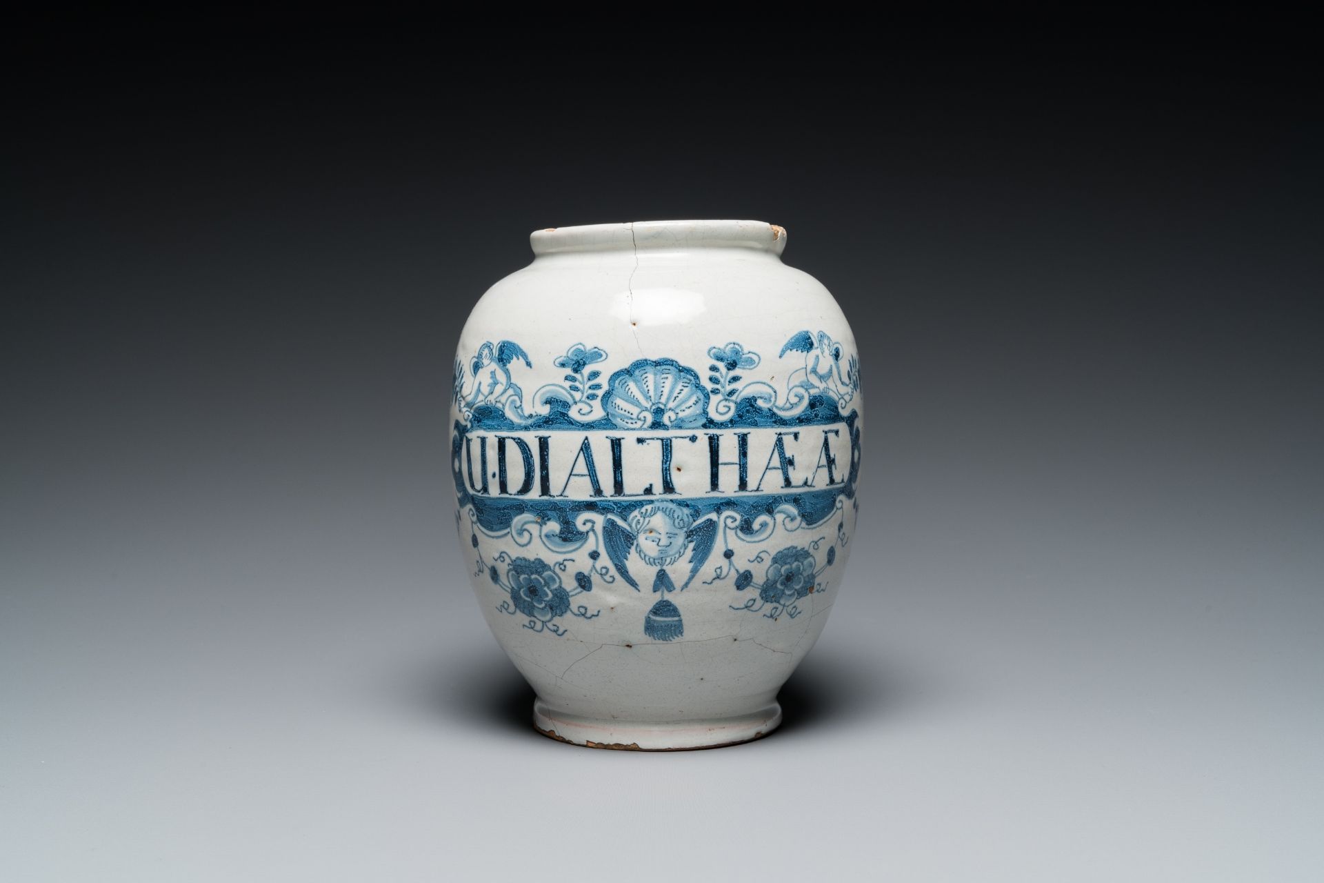 A blue and white English Delftware drug jar, probably London, 18th C. - Image 2 of 7