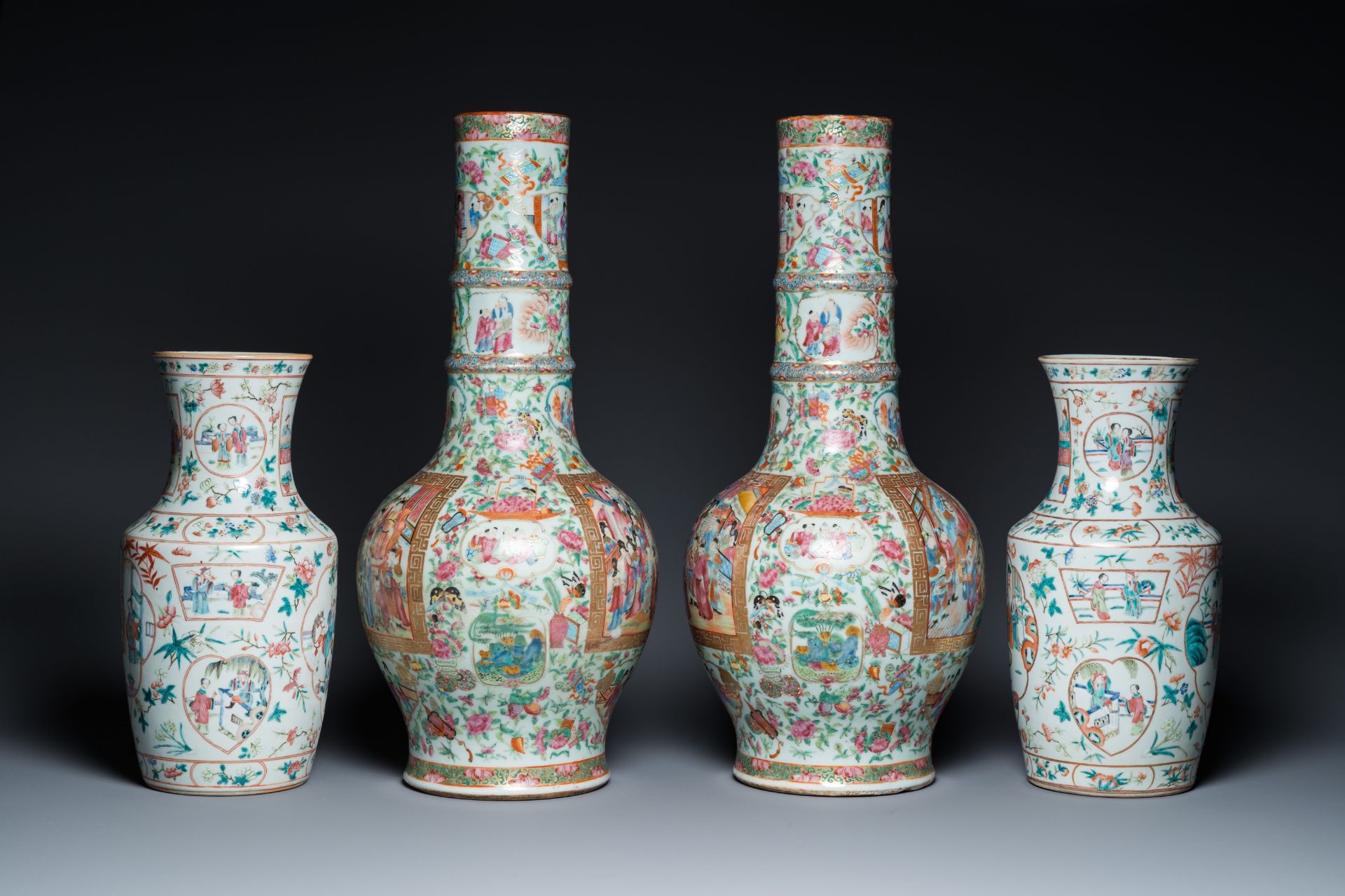 Two pairs of Chinese famille rose vases, 19th C. - Bild 3 aus 7