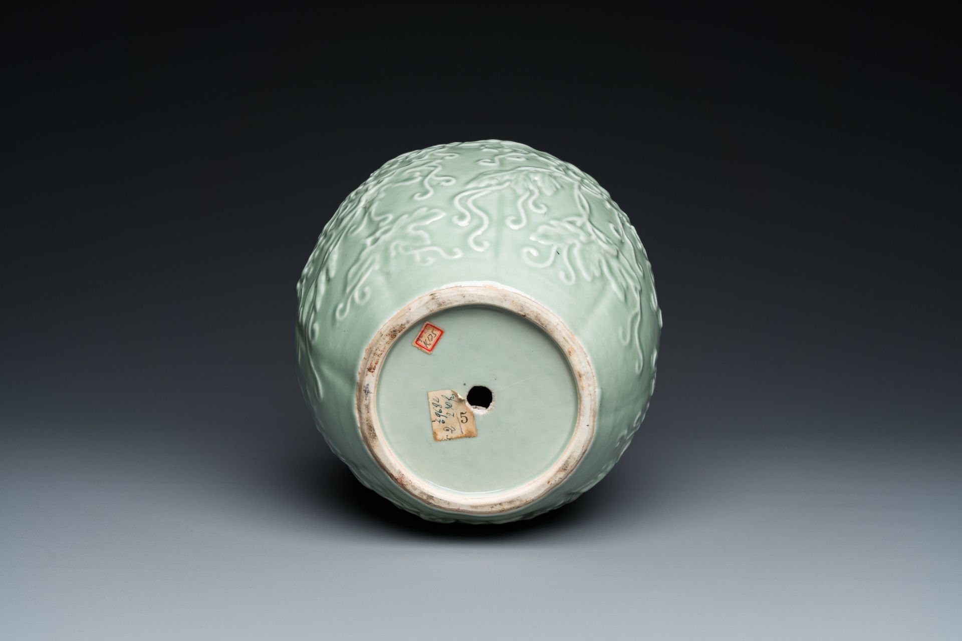 A Chinese relief-molded monochrome celadon-glazed vase, 19/20th C. - Image 6 of 6