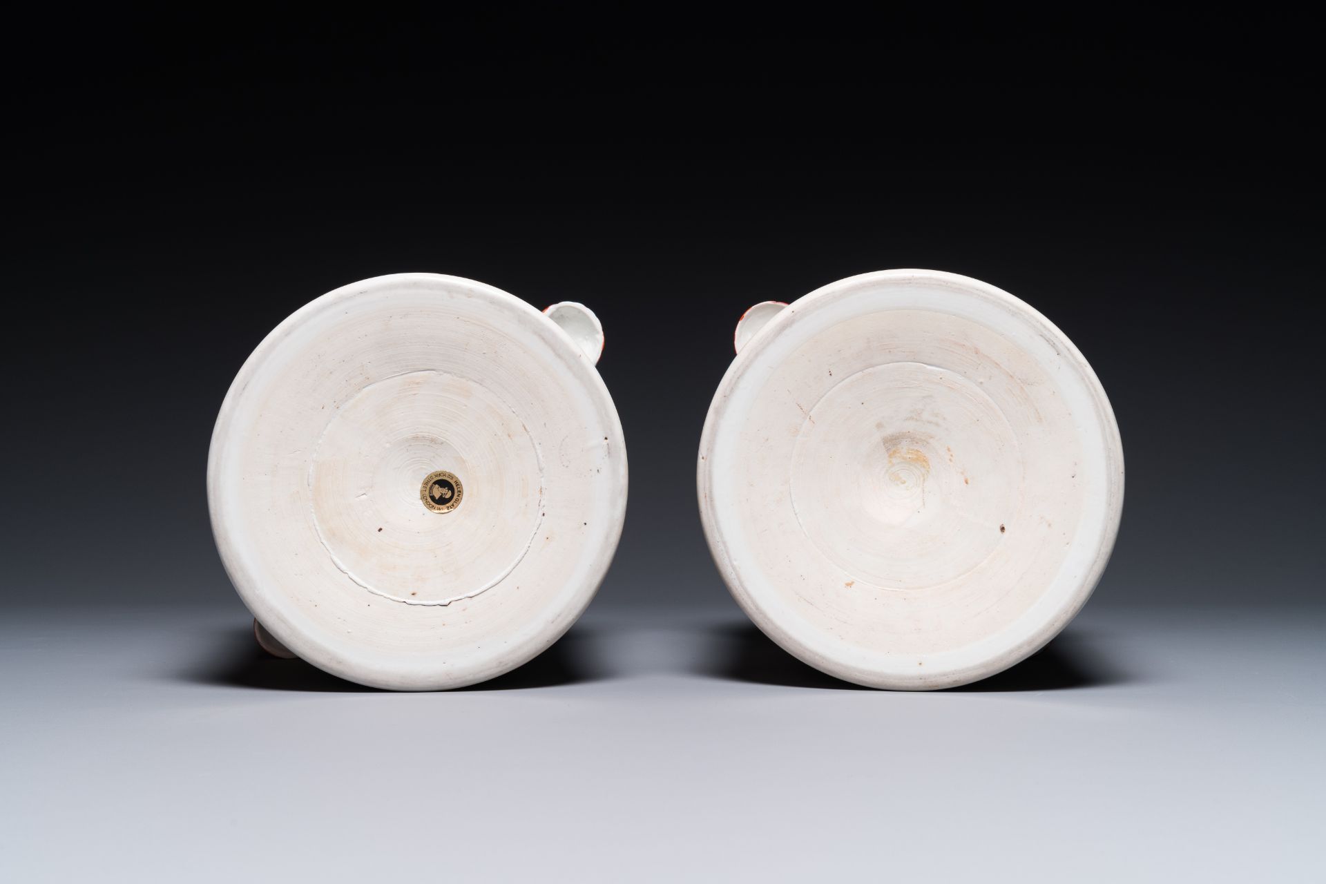 A pair of Chinese famille rose 'Pompadour' wine coolers, Qianlong - Bild 6 aus 7