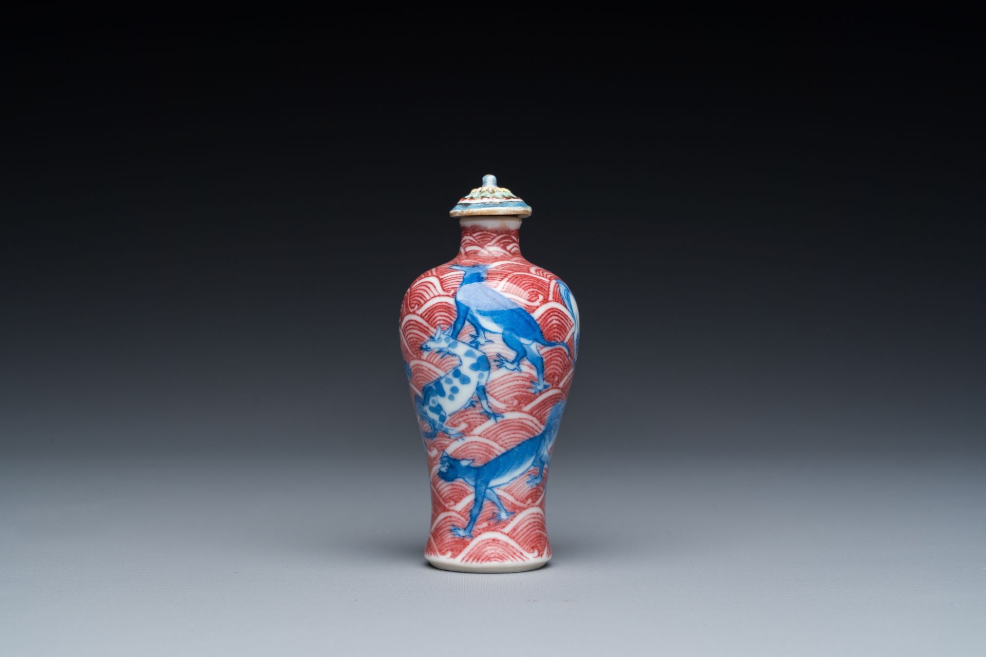 A Chinese blue, white and copper-red 'dogs' snuff bottle, 19th C. - Image 3 of 6