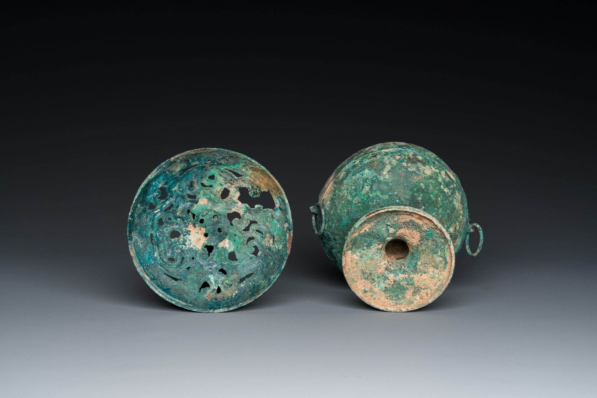 A Chinese bronze 'xianglu' censer with reticulated cover, Western Han - Image 6 of 6