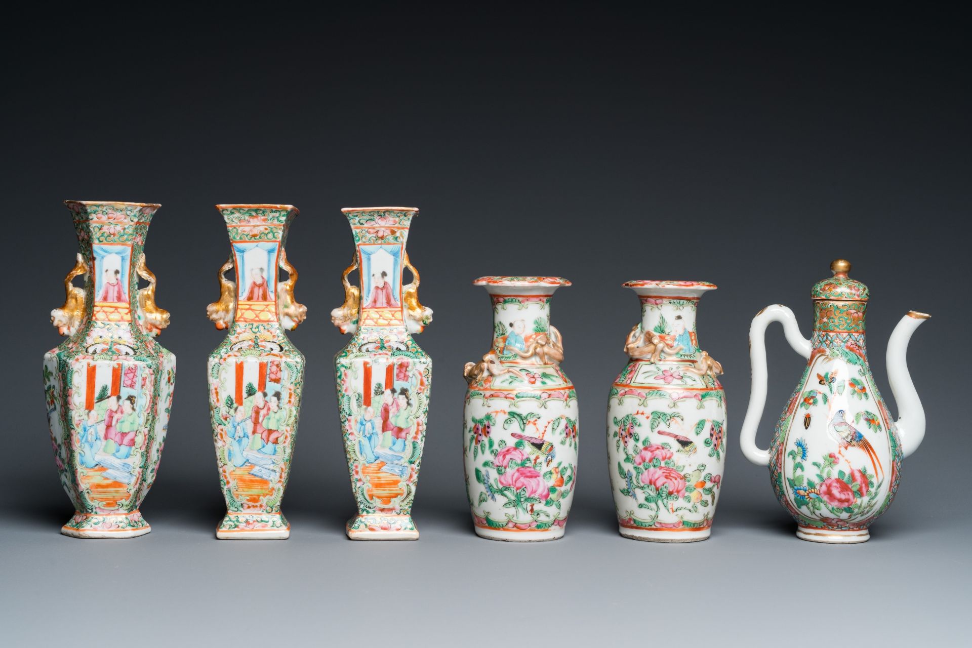A varied collection of Chinese Canton famille rose porcelain, 19th C. - Bild 4 aus 15