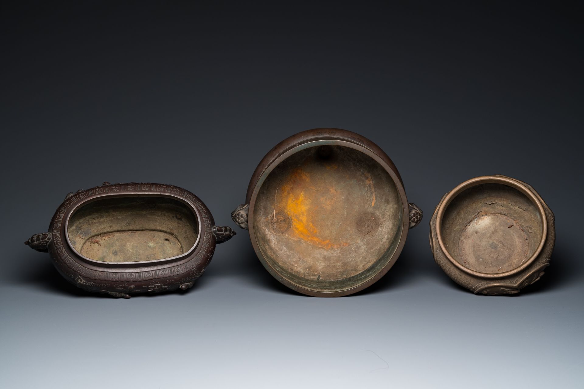 Six Japanese bronze vases and censers, Edo/Meiji, 18/19th C. - Image 6 of 13