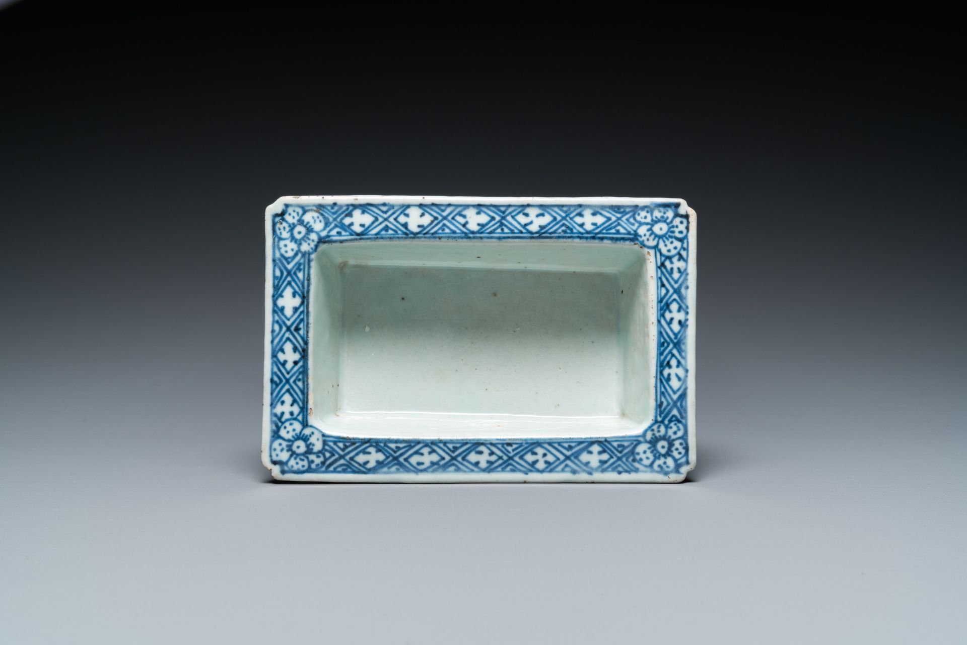 13 pieces of blue and white Chinese porcelain, 18/20th C. - Image 16 of 17