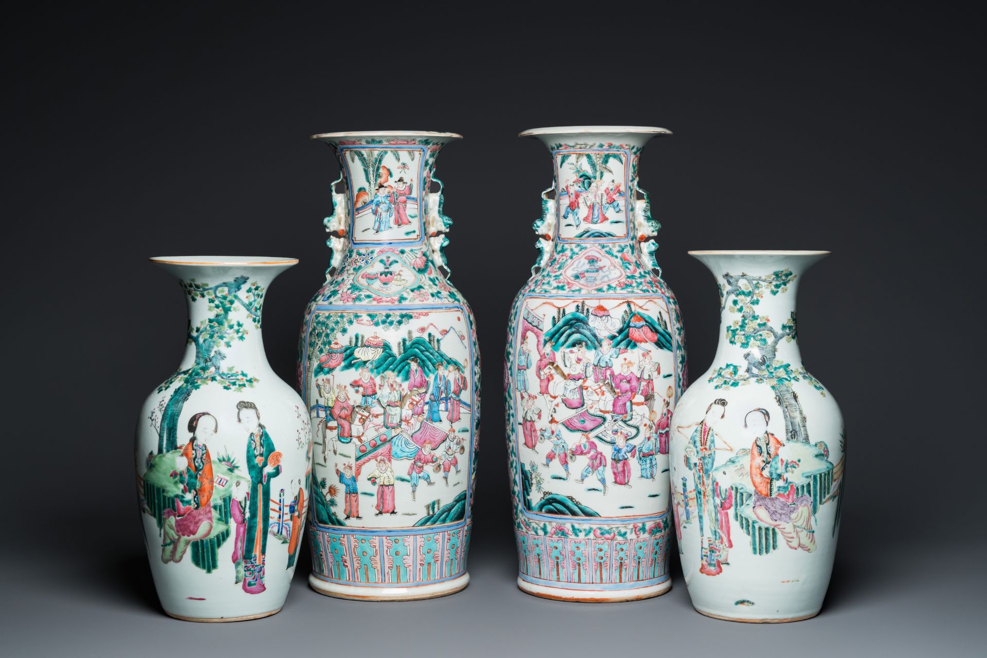 Two pairs of Chinese famille rose vases, 19th C. - Bild 2 aus 10