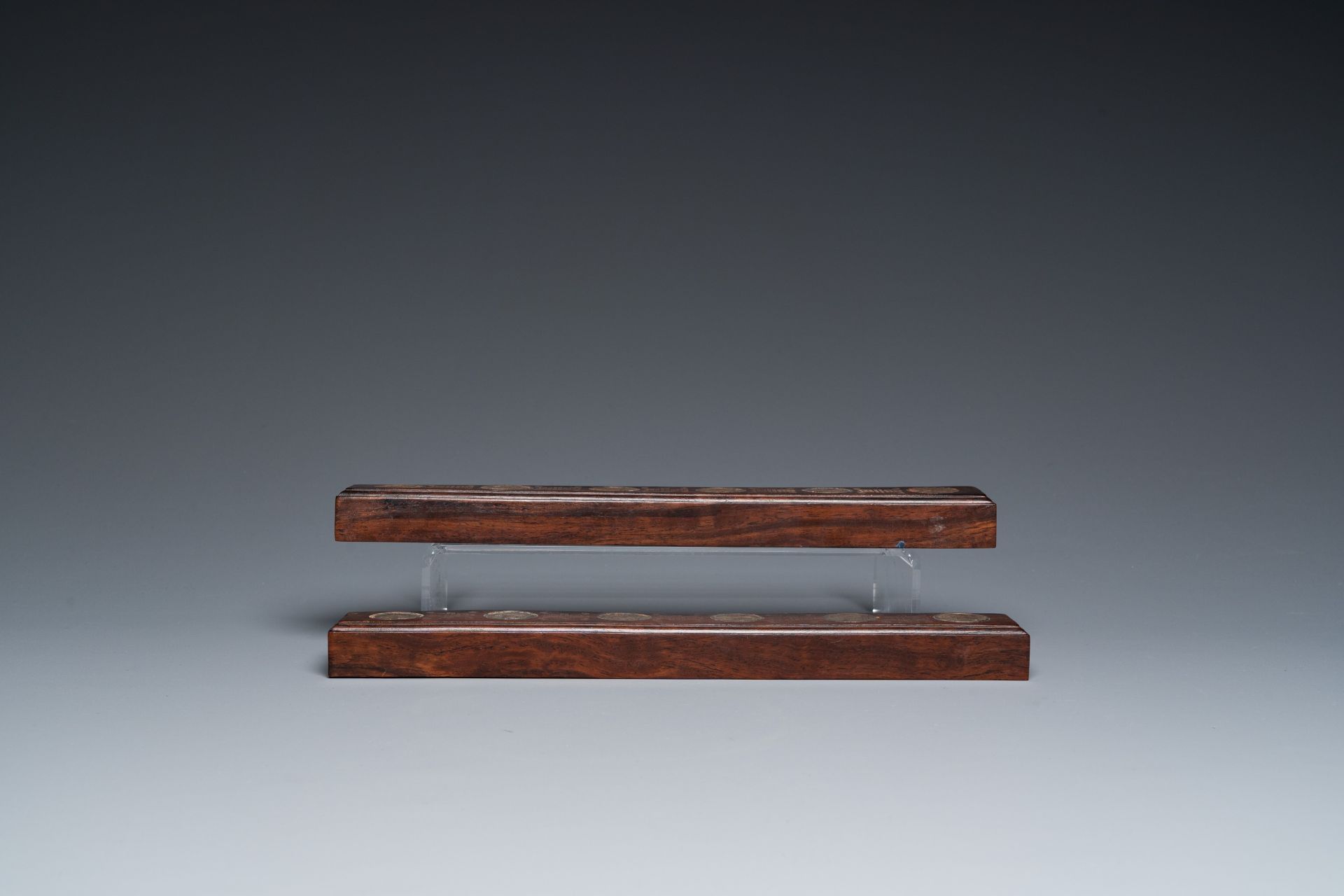Five Chinese scholar's objects in bamboo, bone, inlaid wood and soapstone, 19/20th C. - Bild 4 aus 13
