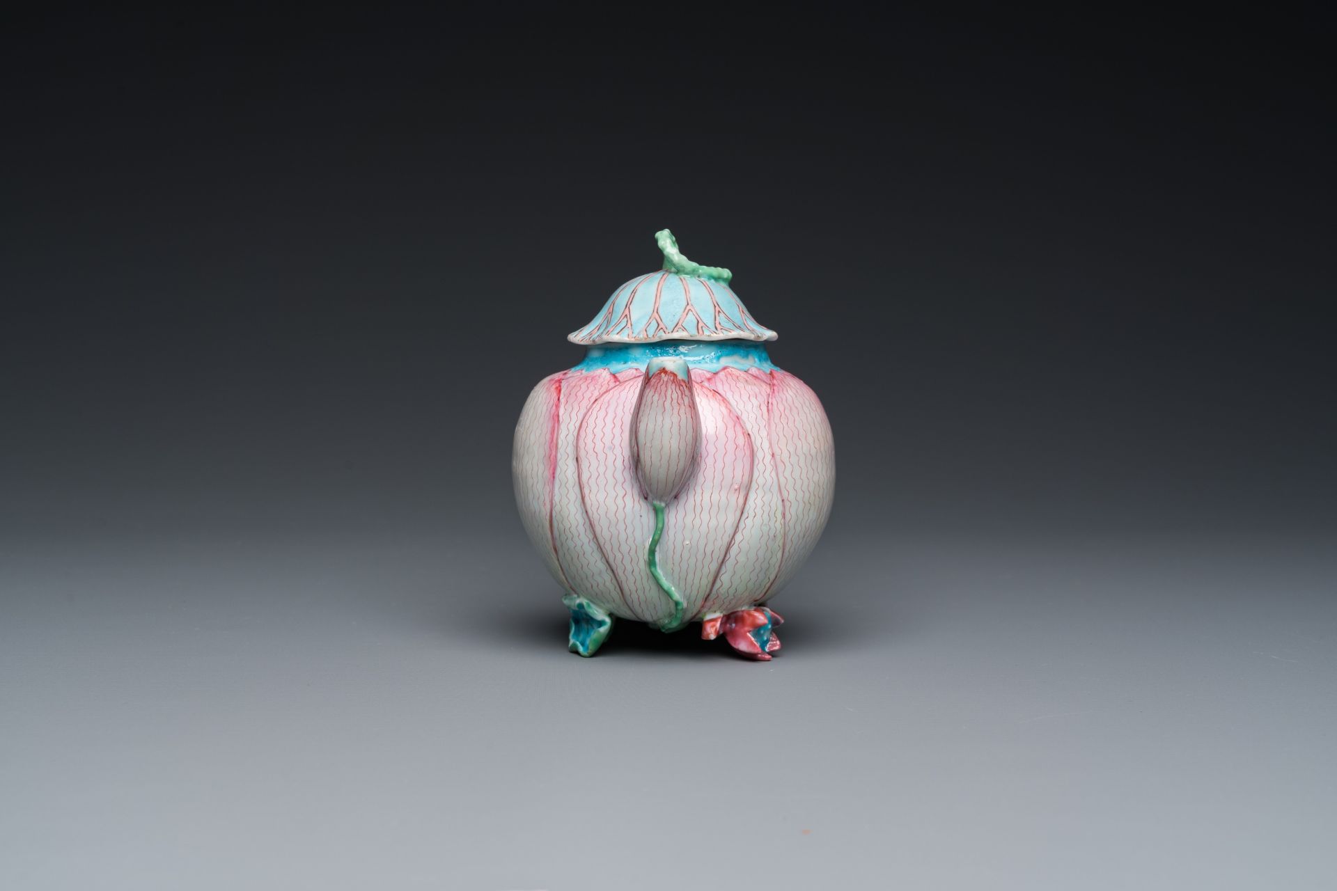 A Chinese famille rose 'lotus' teapot and cover, Yongzheng - Bild 5 aus 16