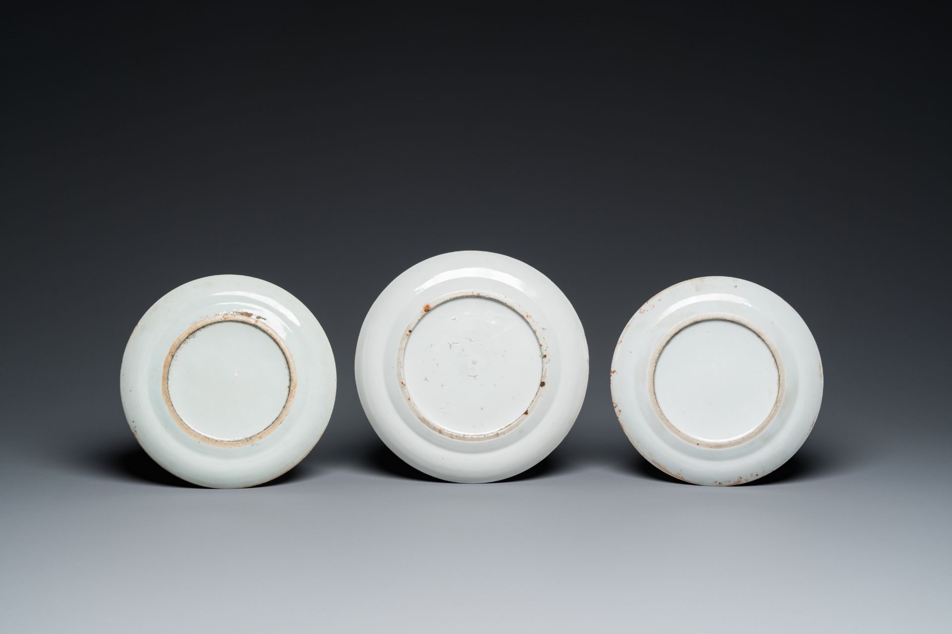 An extensive collection of Chinese Canton famille rose porcelain, 19th C. - Image 5 of 13