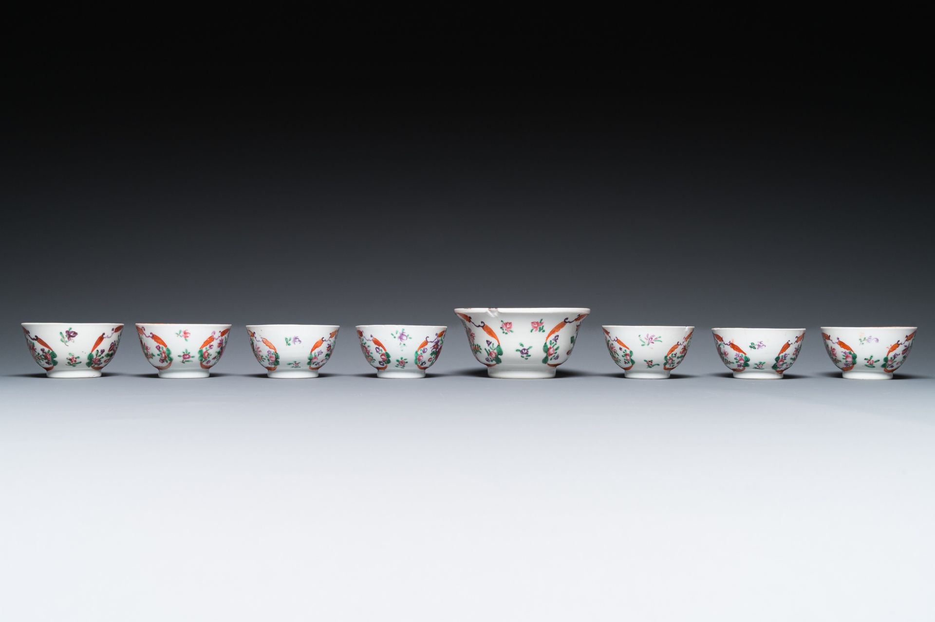 A Chinese famille rose 20-piece tea service with floral design, Qianlong - Image 13 of 17