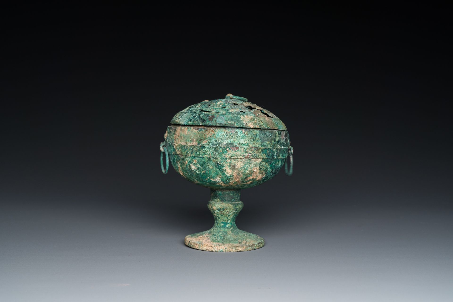 A Chinese bronze 'xianglu' censer with reticulated cover, Western Han - Image 3 of 6