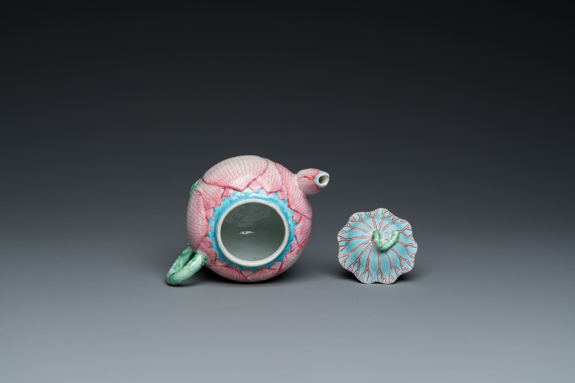 A Chinese famille rose 'lotus' teapot and cover, Yongzheng - Bild 6 aus 16