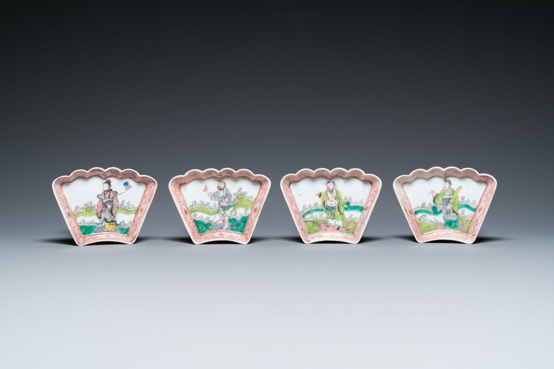 A Chinese famille rose eight-piece 'immortals' sweetmeat set, 19th C. - Bild 2 aus 5