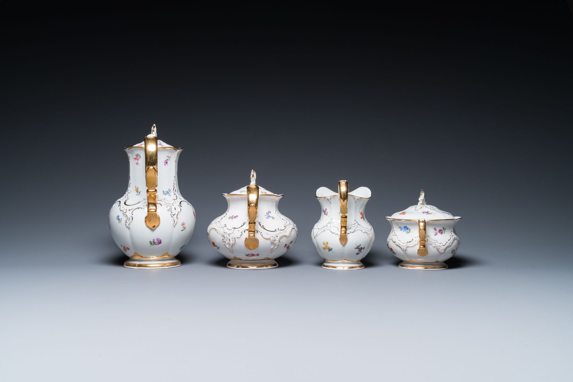 A Meissen porcelain 43-piece service with floral design, Germany, 19/20th C. - Bild 16 aus 22