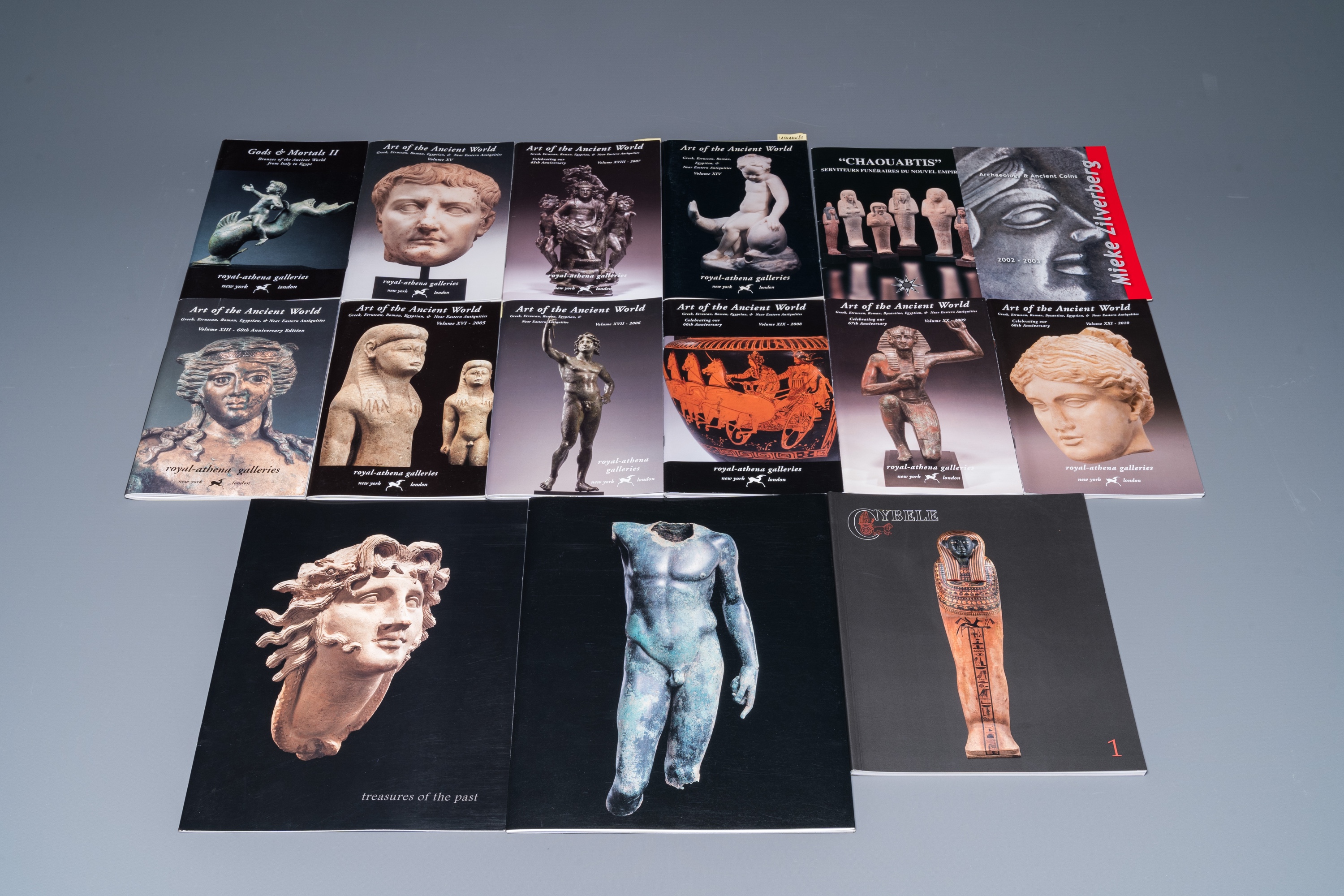 An interesting collection of reference works and dealer catalogues on Egyptian, Greek and Roman anti - Image 4 of 4