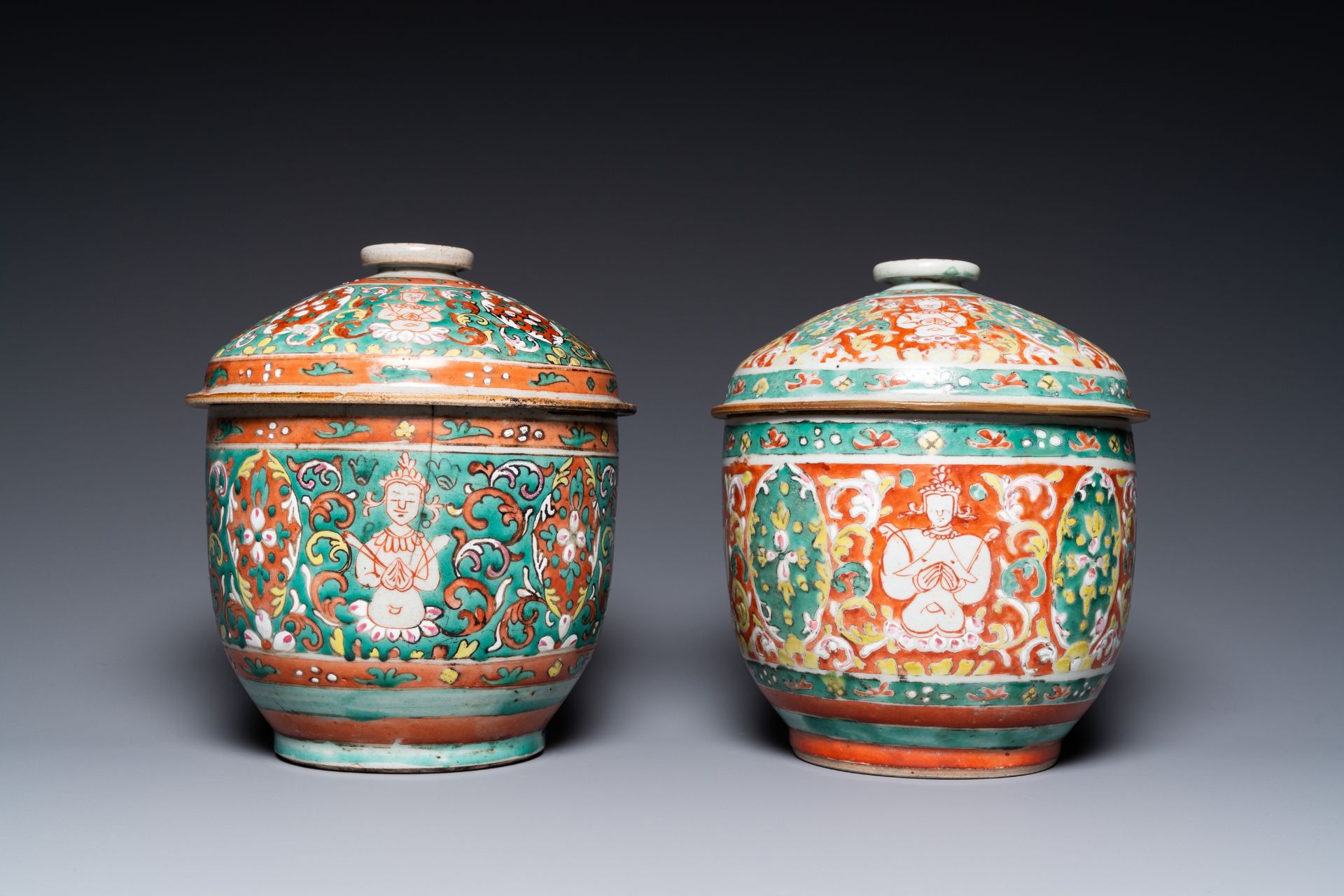 Two large Chinese 'Bencharong' bowls and covers for the Thai market, 18/19th C. - Image 5 of 20