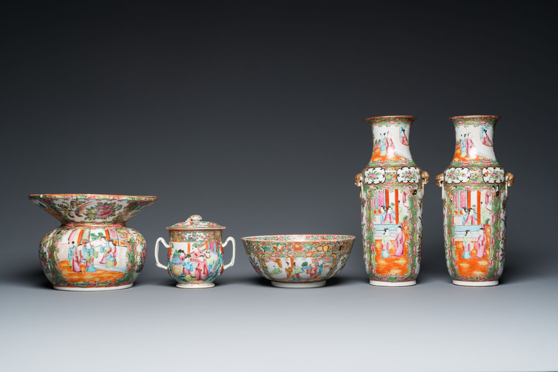 An extensive collection of Chinese Canton famille rose porcelain, 19th C. - Image 8 of 13