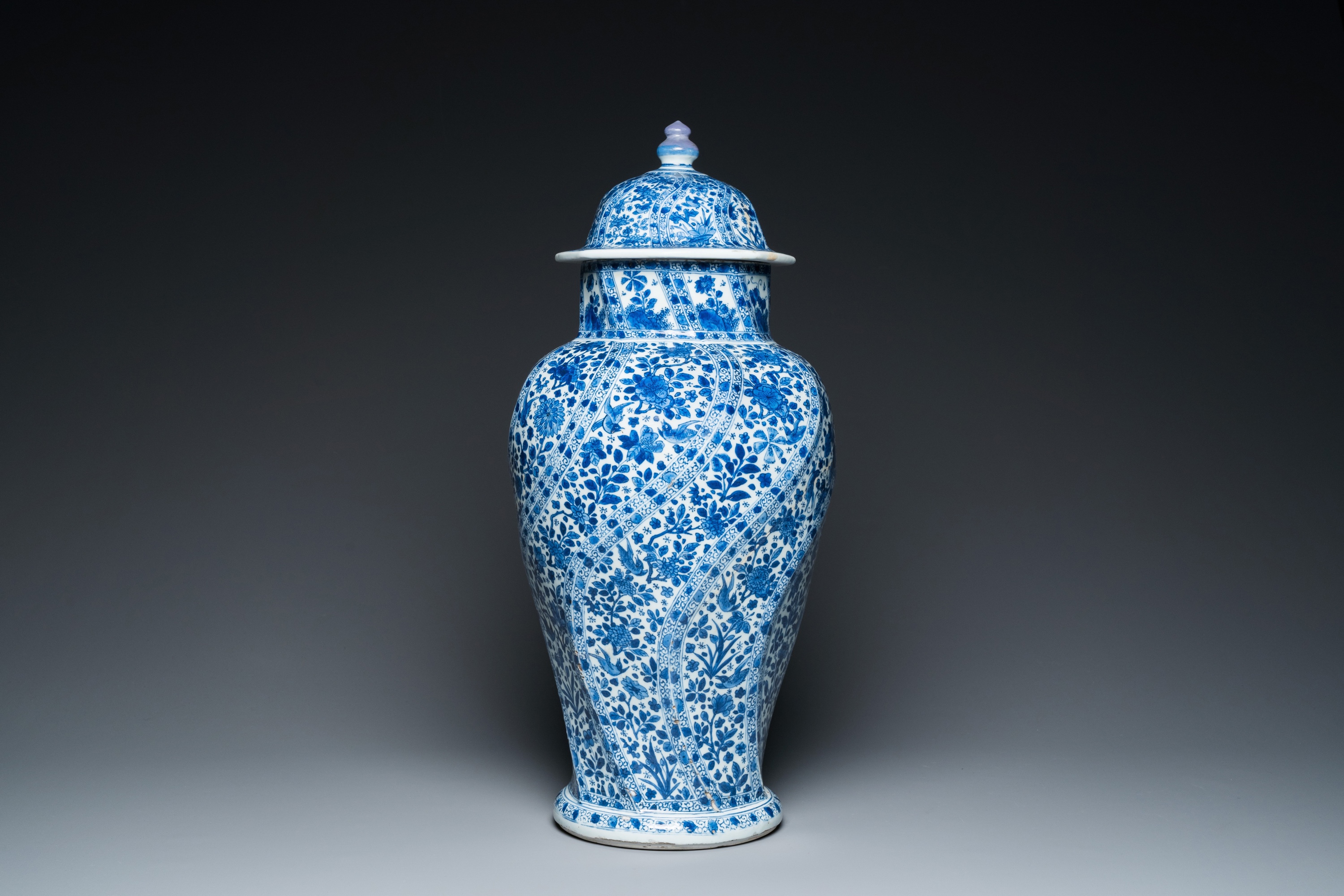 A Chinese blue and white vase and cover, Kangxi - Image 2 of 6