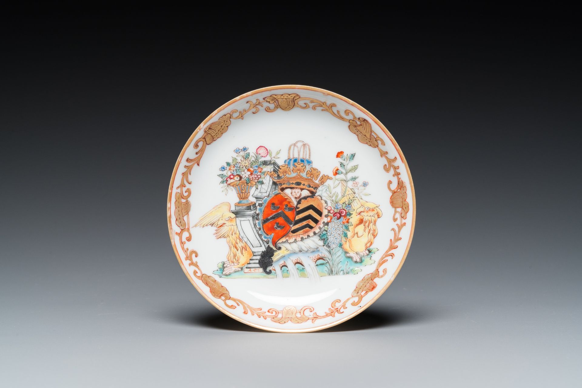 A Chinese Dutch market famille rose cup and saucer with the arms of van Isselmuden and van Haersolte - Bild 2 aus 9